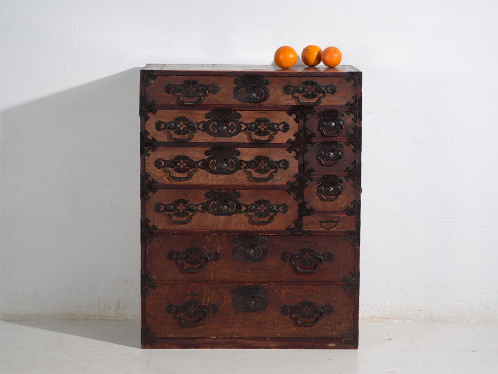 Ancient Japanese tansu of the choba-tansu type – Meiji/Taishō period (circa 1880-1920)