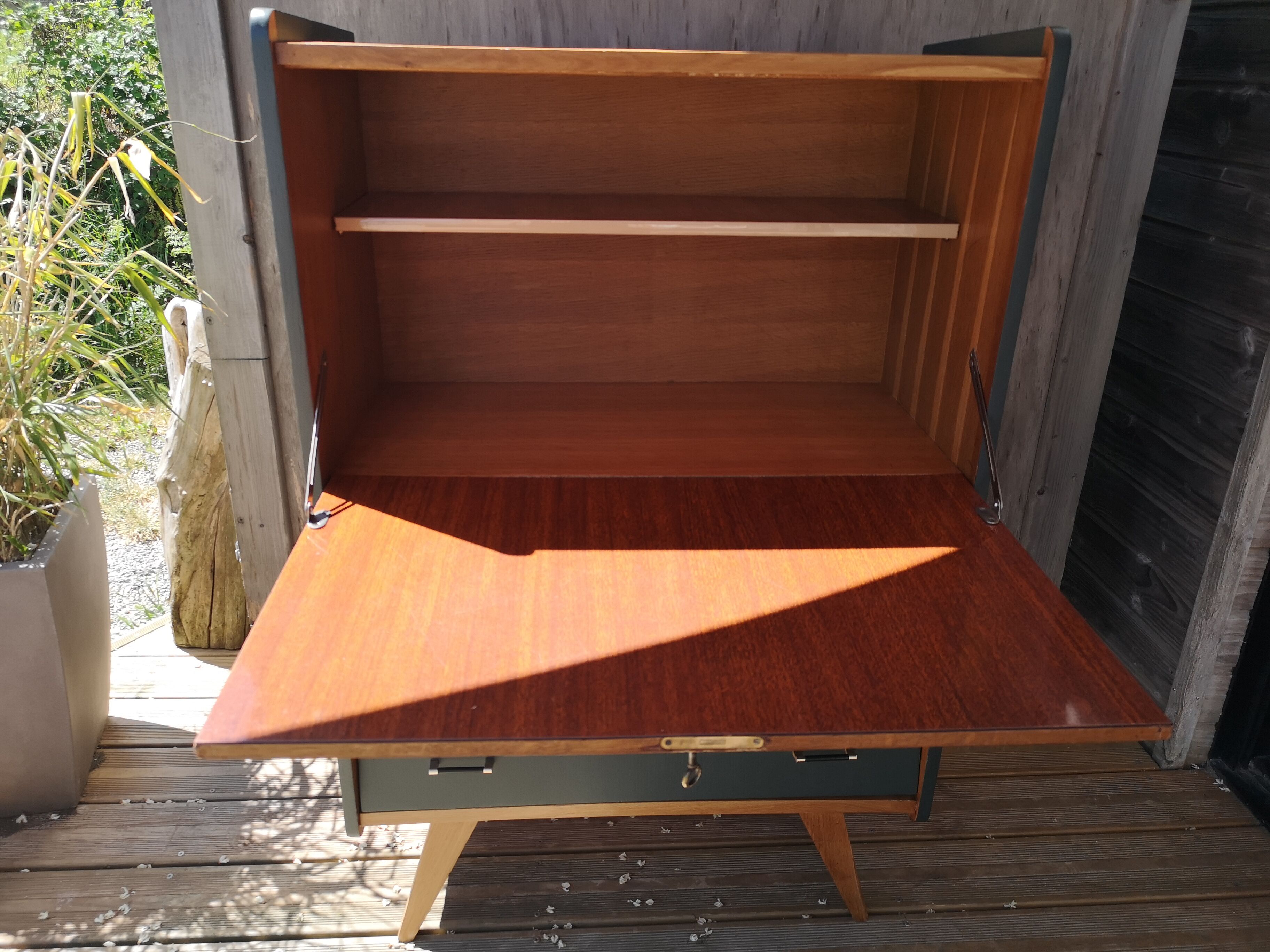 Secretary 60 compact compass feet