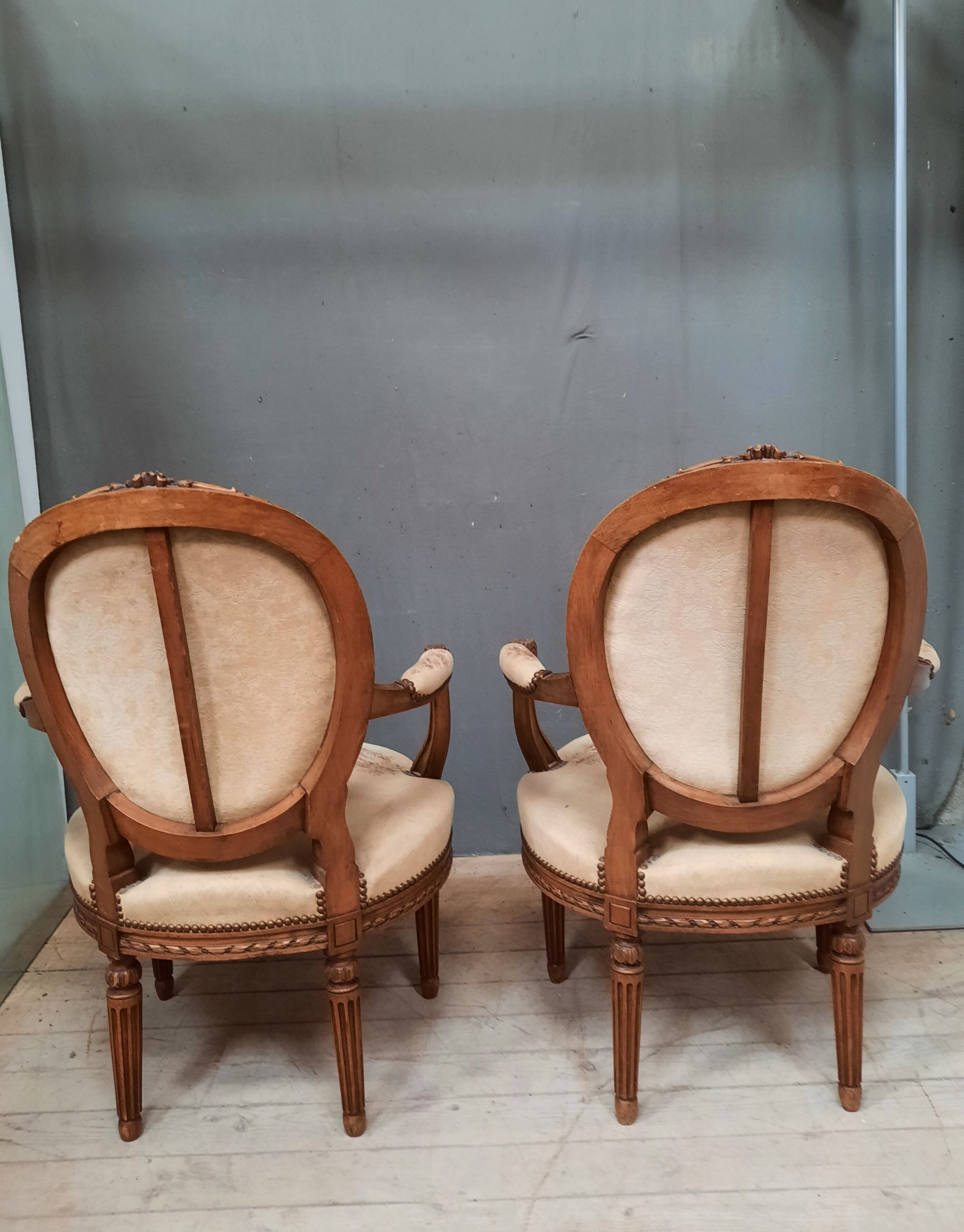 Paire de fauteuils style Louis XVI