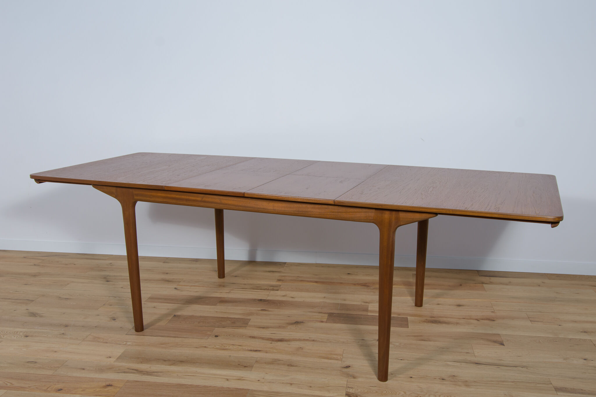 Teak extendable dining table from mcintosh, 1960s