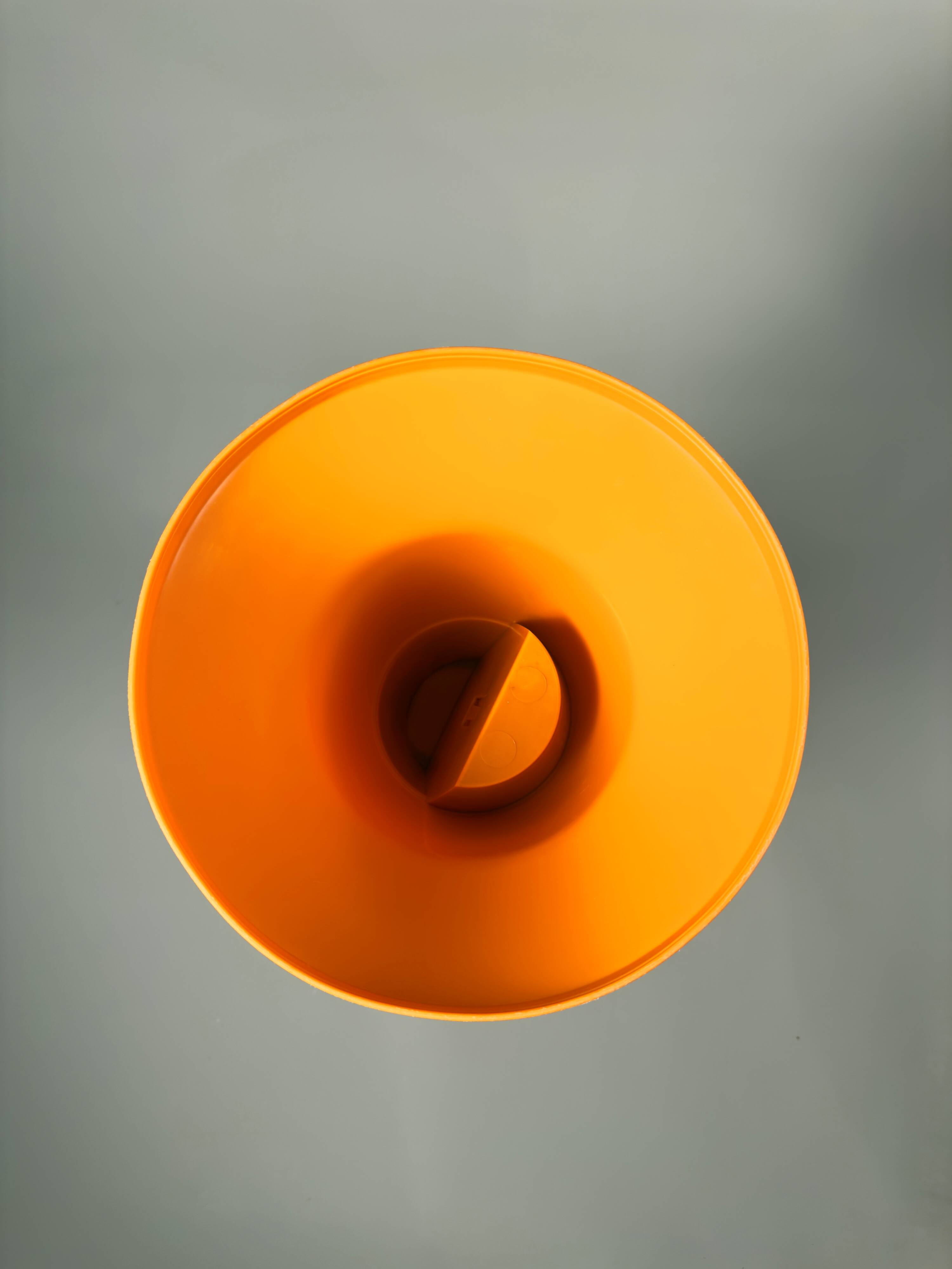 Ensemble tabourets et table Space Age – Plastique orange et blanc, style italien vintage