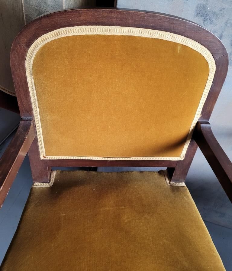 Wide and comfortable bridge chair