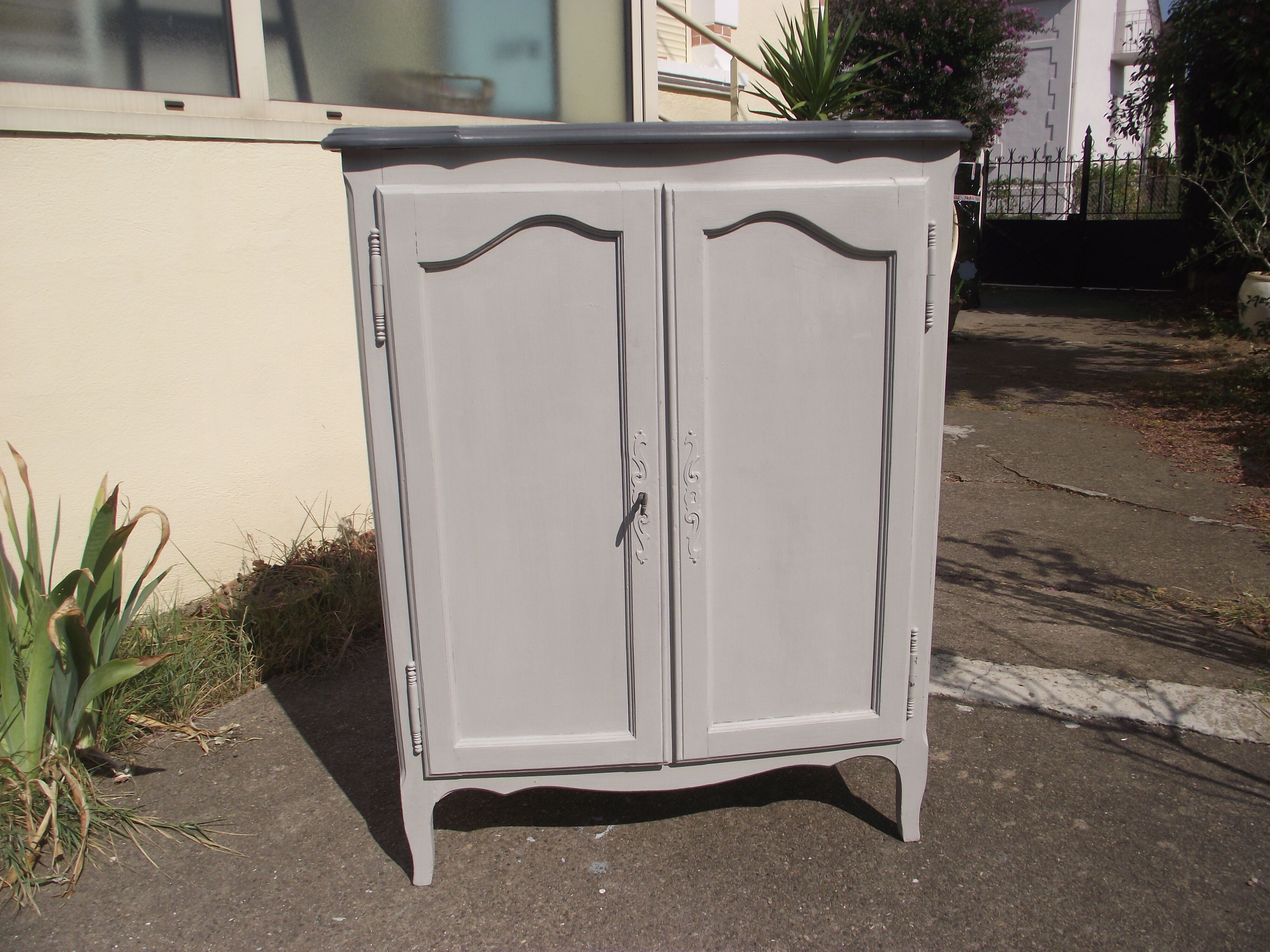 Louis XV-style shoe furniture from the 70