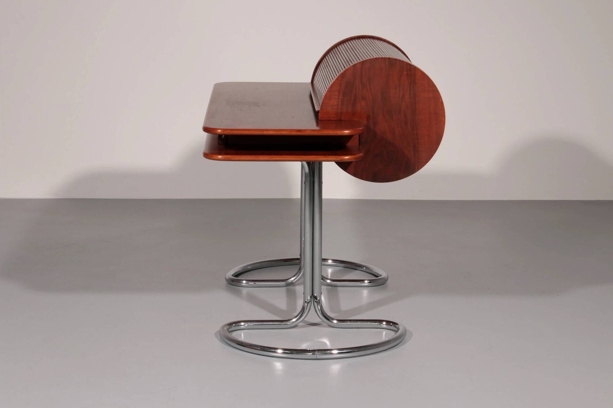 Italian design “Maia” walnut desk by Giotto Stoppino for Bernini, 1960s