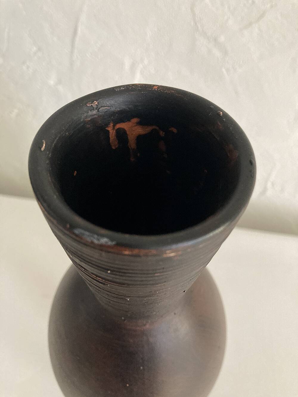 Ceramic vase painted brown (wood effect), elongated model