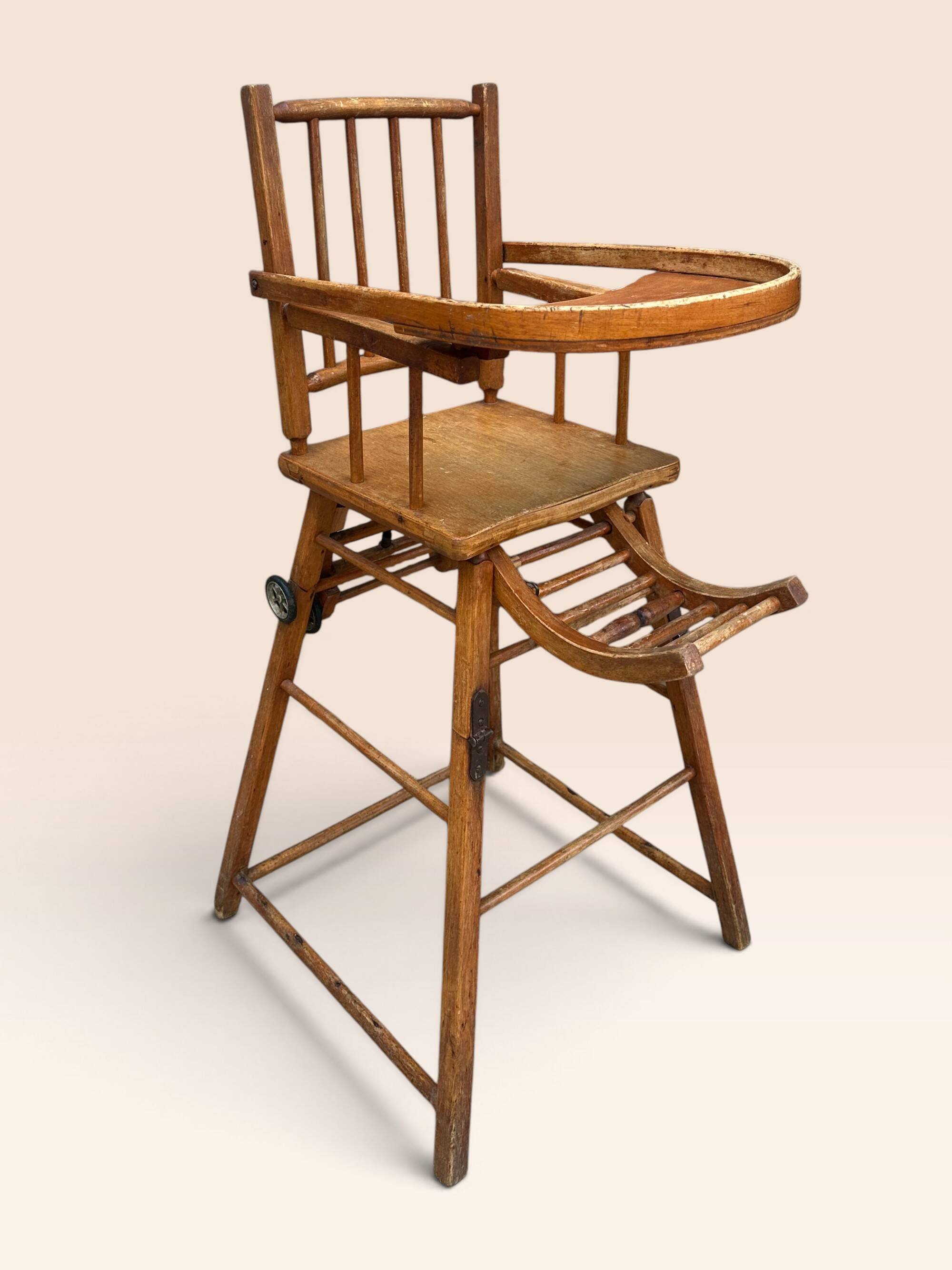 Chaise haute pour enfant en bois courbé
