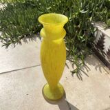 Vase pate de verre jaune