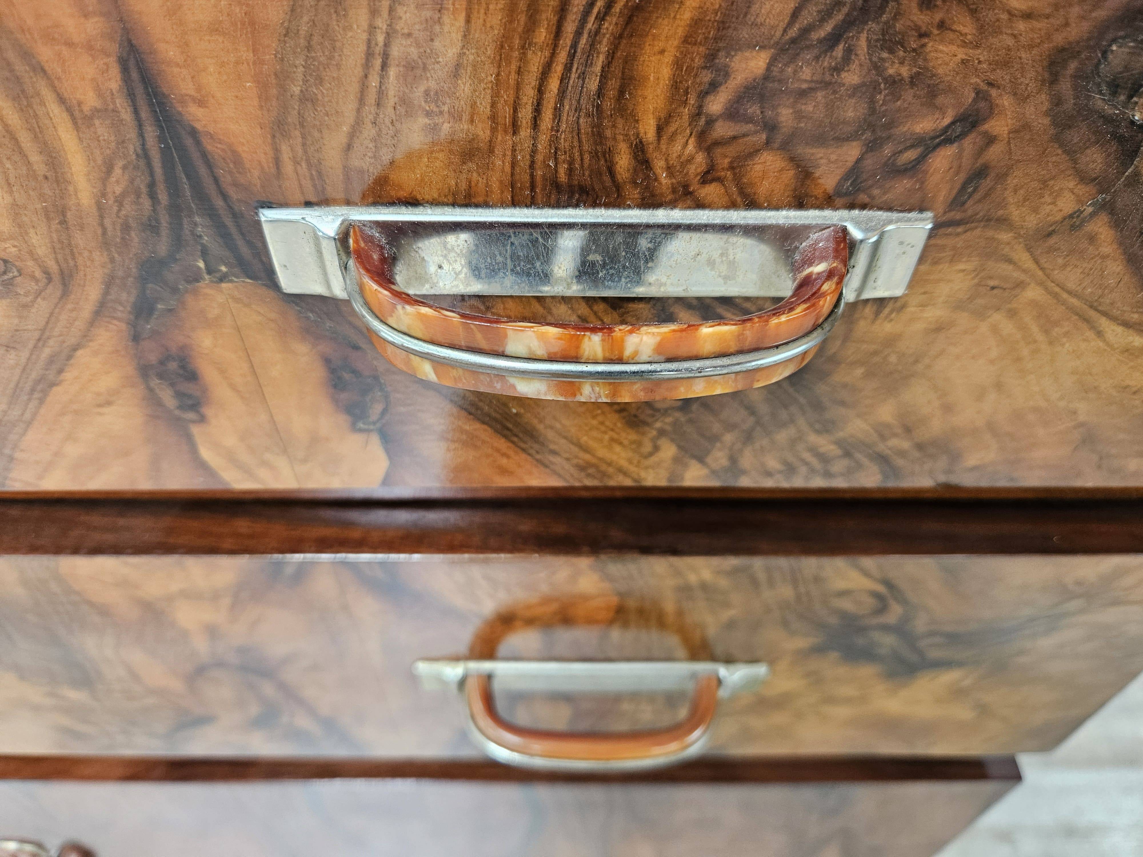 1940s Art Decò sideboard in walnut burl with mirror