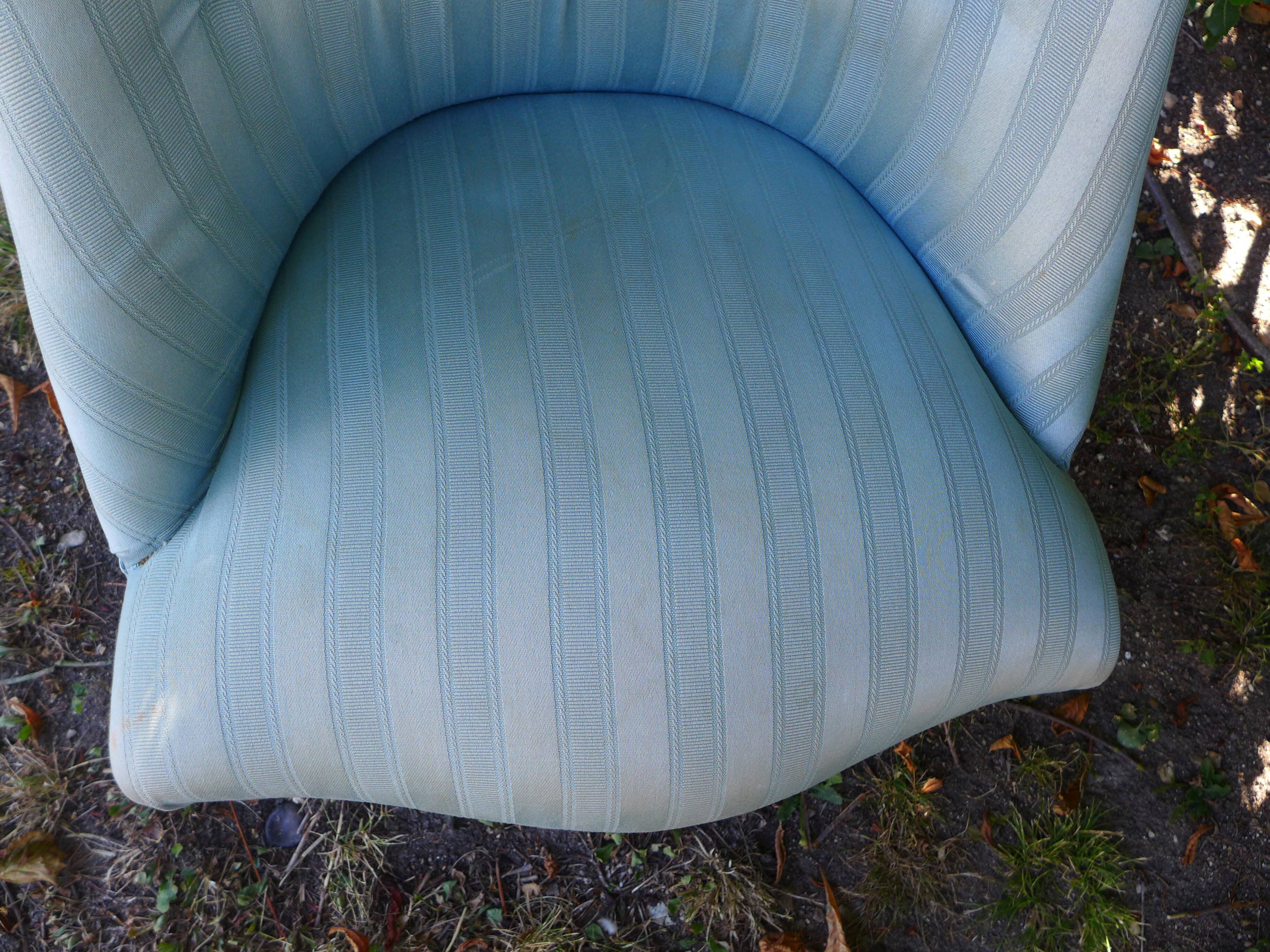 Blue toad chair