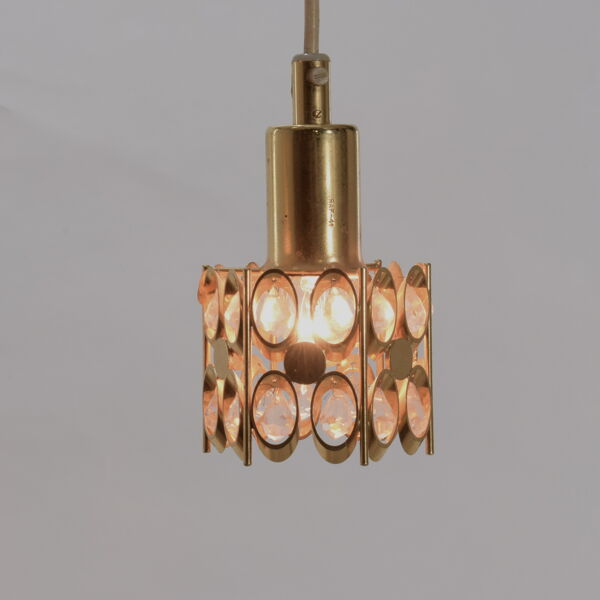 Deux suspensions en laiton doré et cristal, de Palwa, design 1960