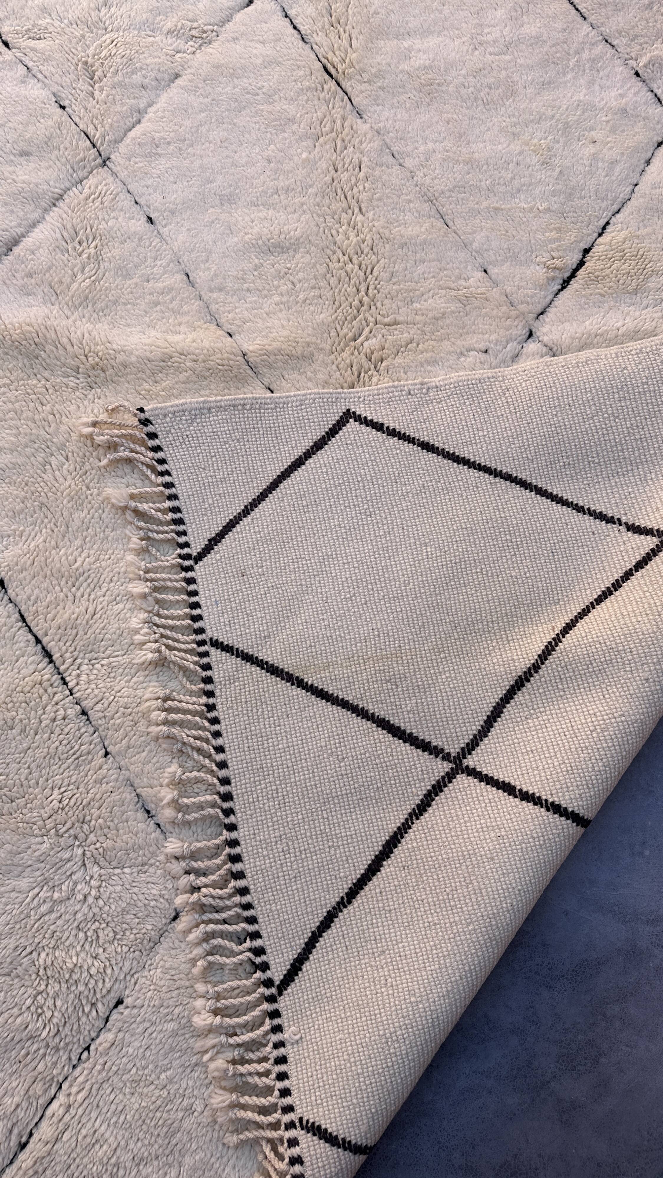Moroccan rug Beni M'Rirt white - 272 x 346 cm