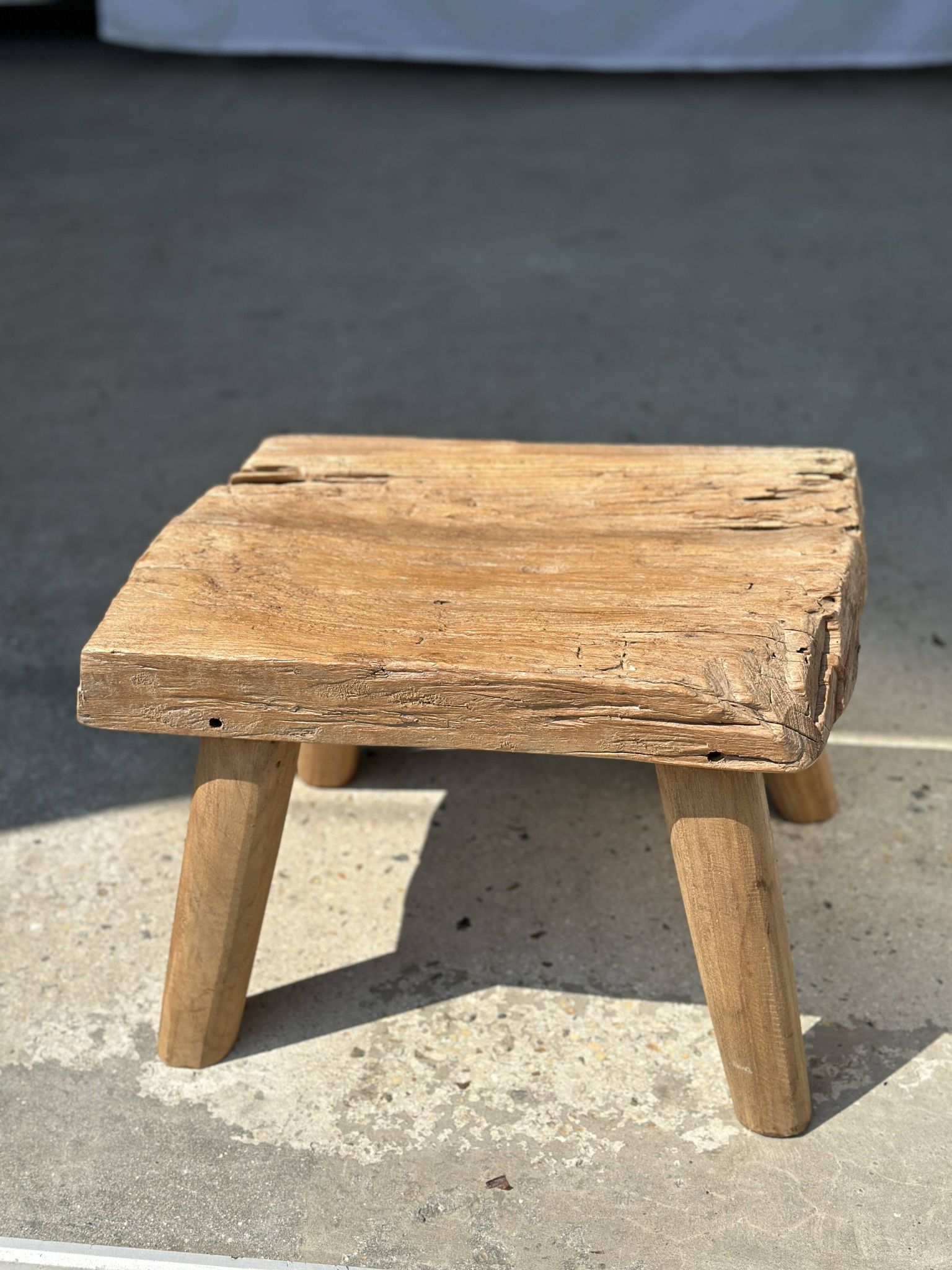 Small side table or stool in four-legged blond teak H:30 L43 l30