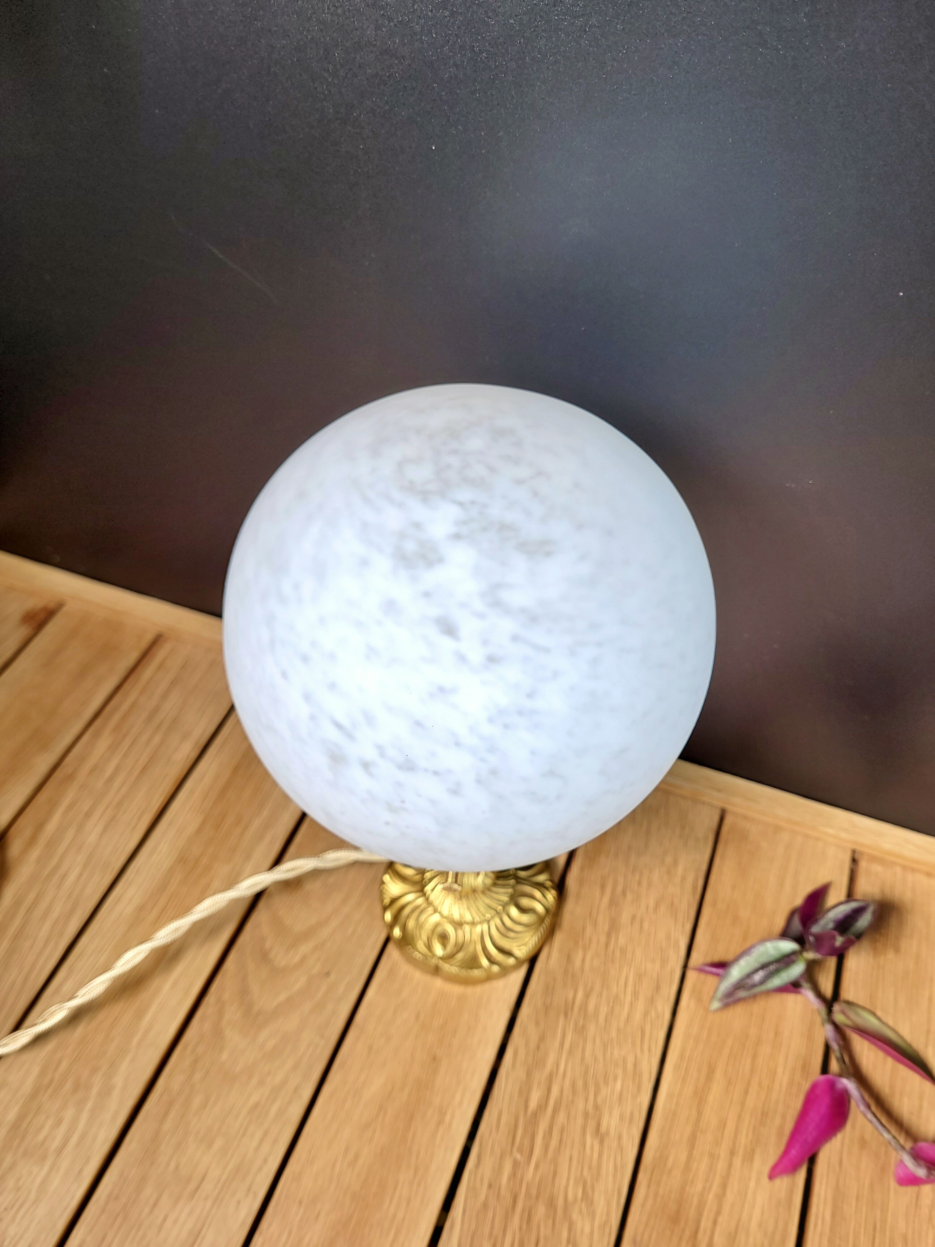 Clichy globe brass lamp