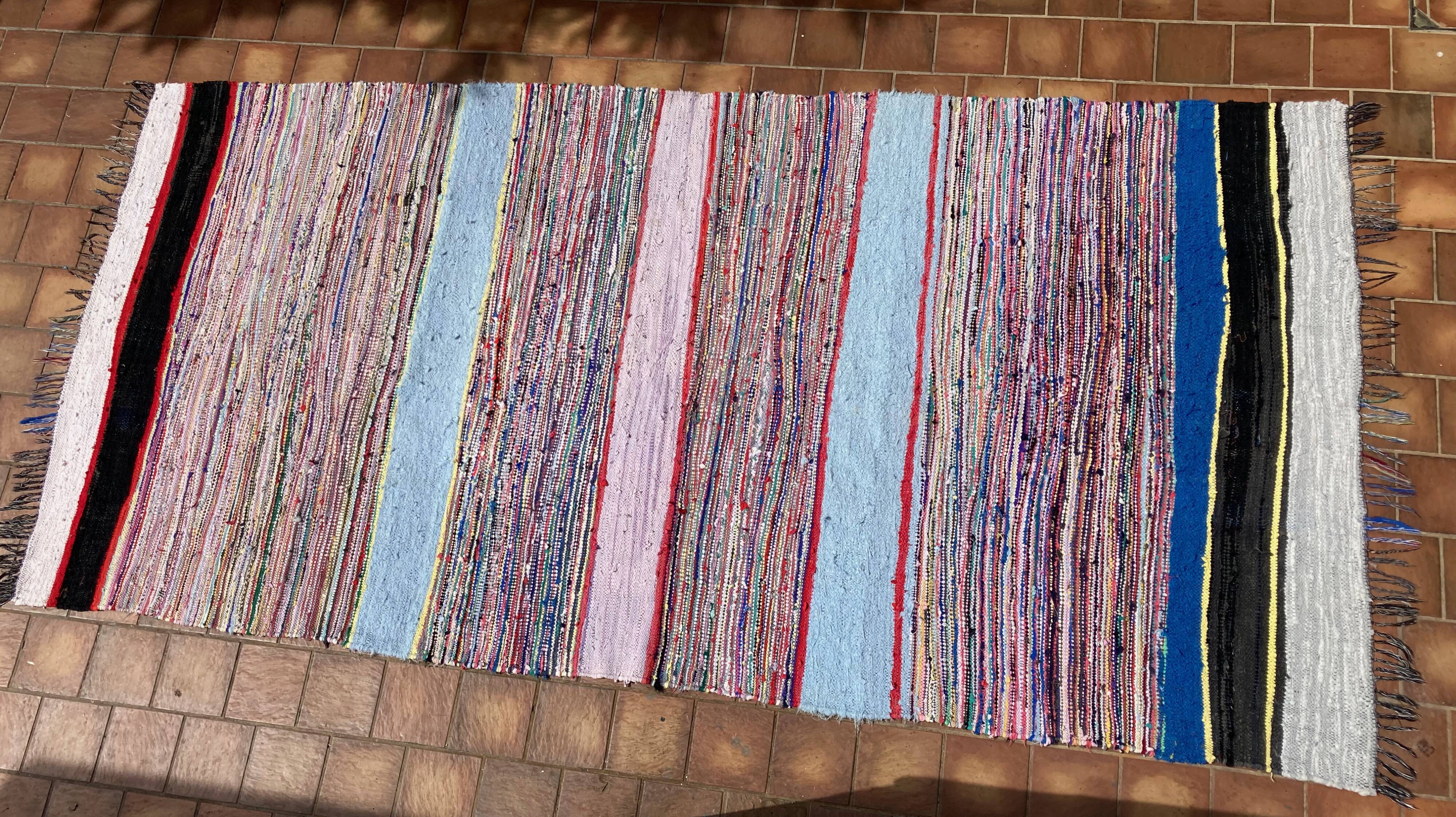 Contemporary and artisanal carpet 290 x 138 cm