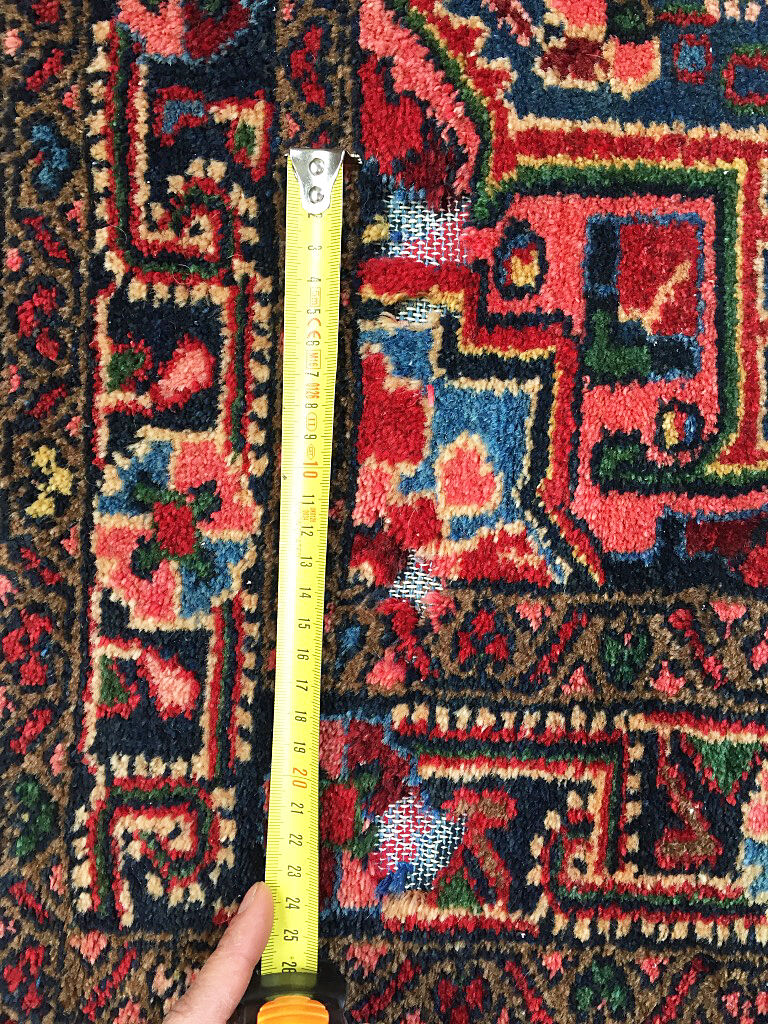 Hand-knoked Persian rug 165 x 113 cm