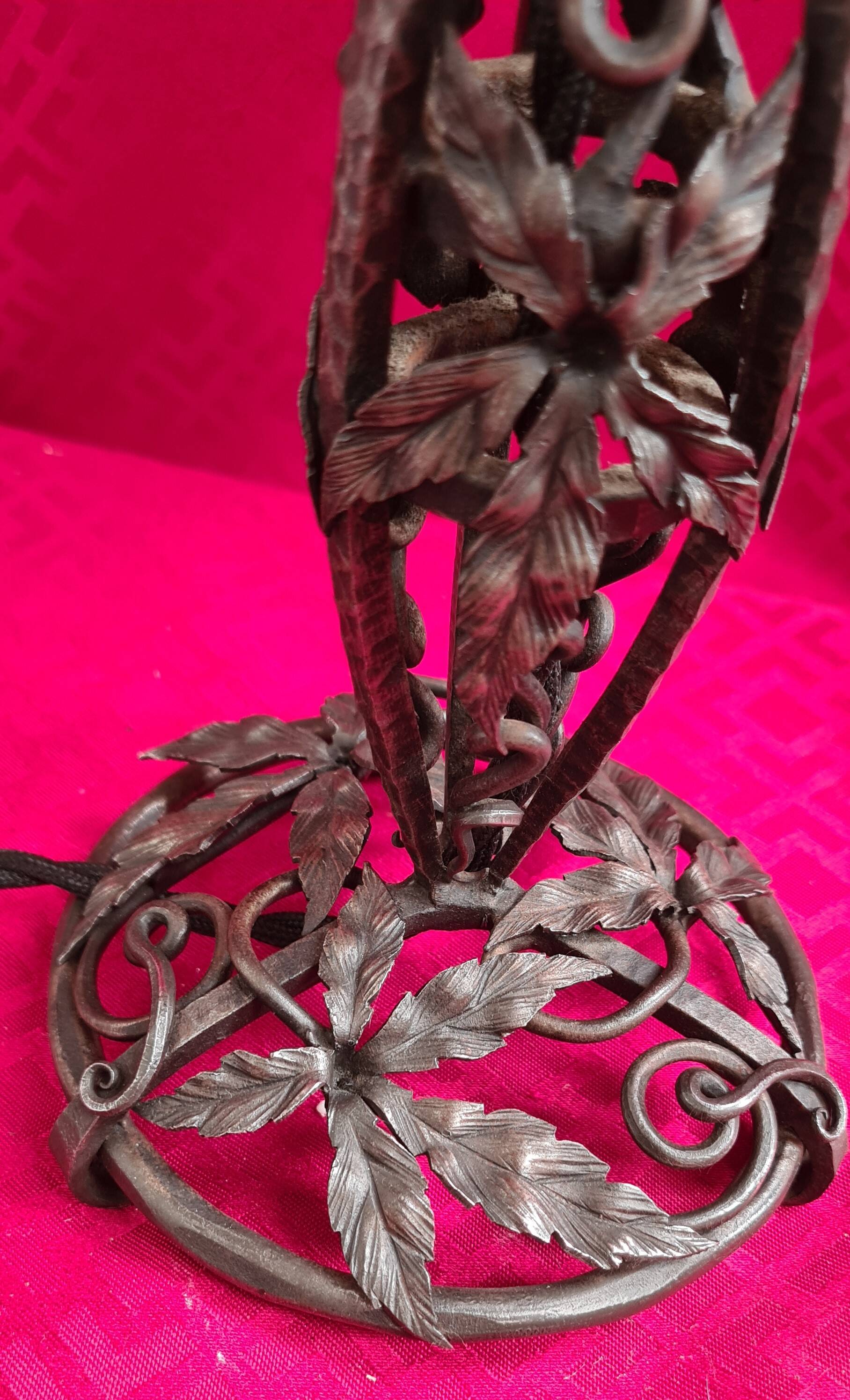 Wrought iron lamp in the Edgar Brandt style, Paul Kiss, 1910 to 25. Unsigned, damage, 37x16cm. Work