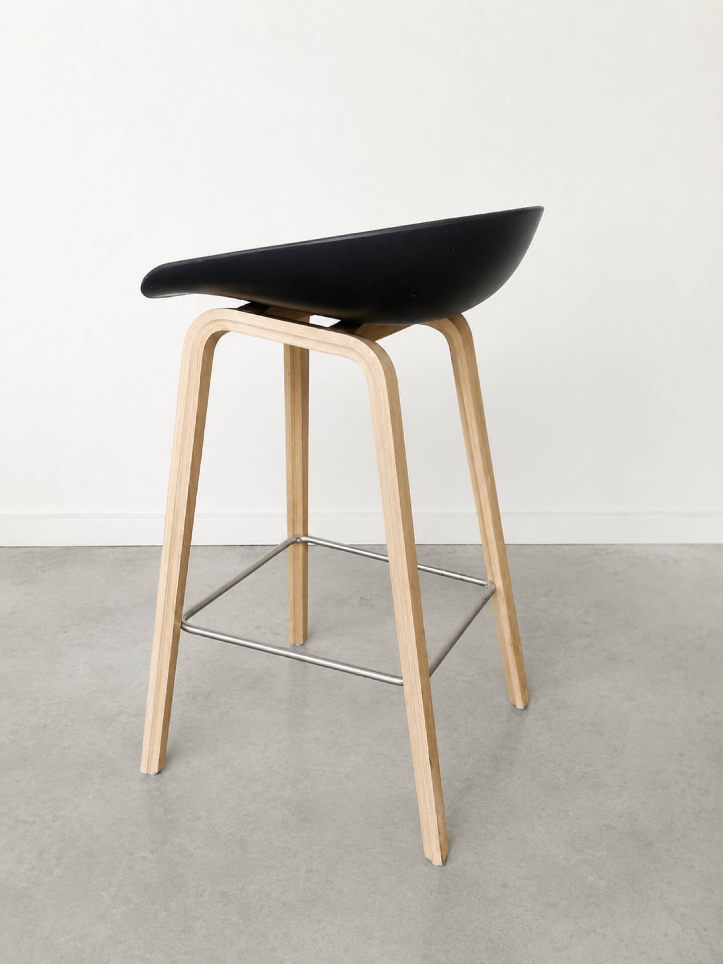 Hay bar stools – about a stool (aas) – oak & black shell – set