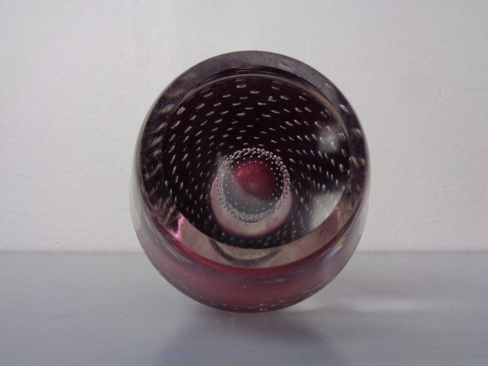 Glass vase by Gunnel Nyman for Nuutajärvi Notsjö, Finland, 1940s.