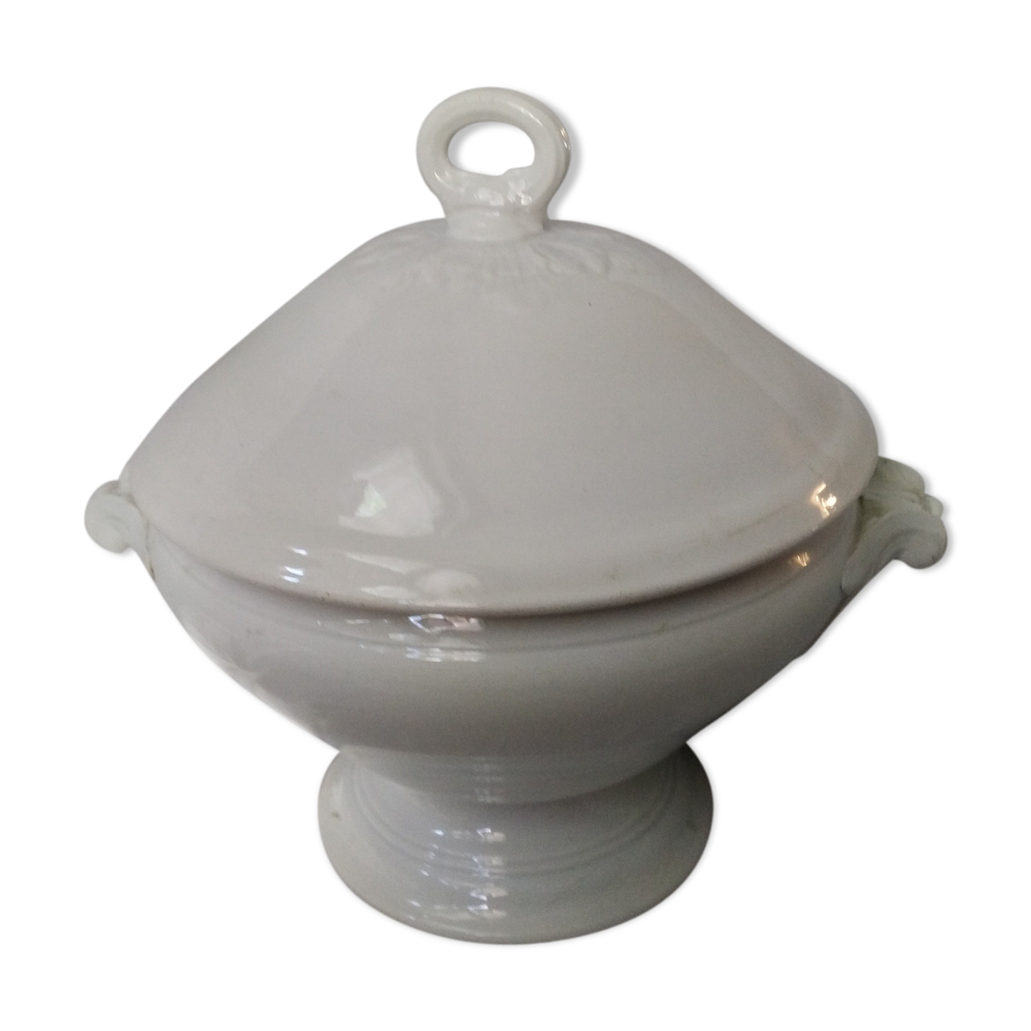 Soup tureen in opaque faience of Lunéville