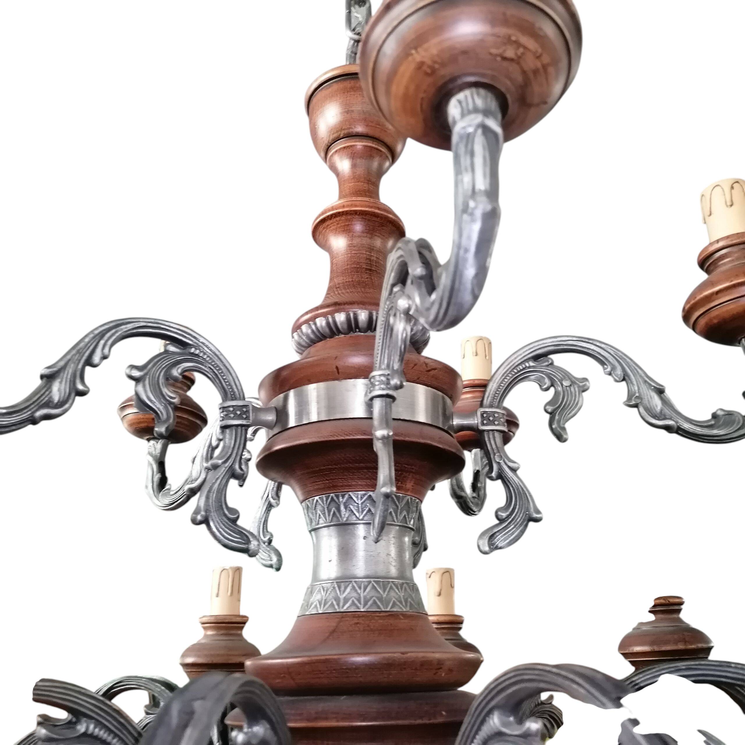 Lampadario in stile barocco a 15 luci in metallo e legno, anni '50