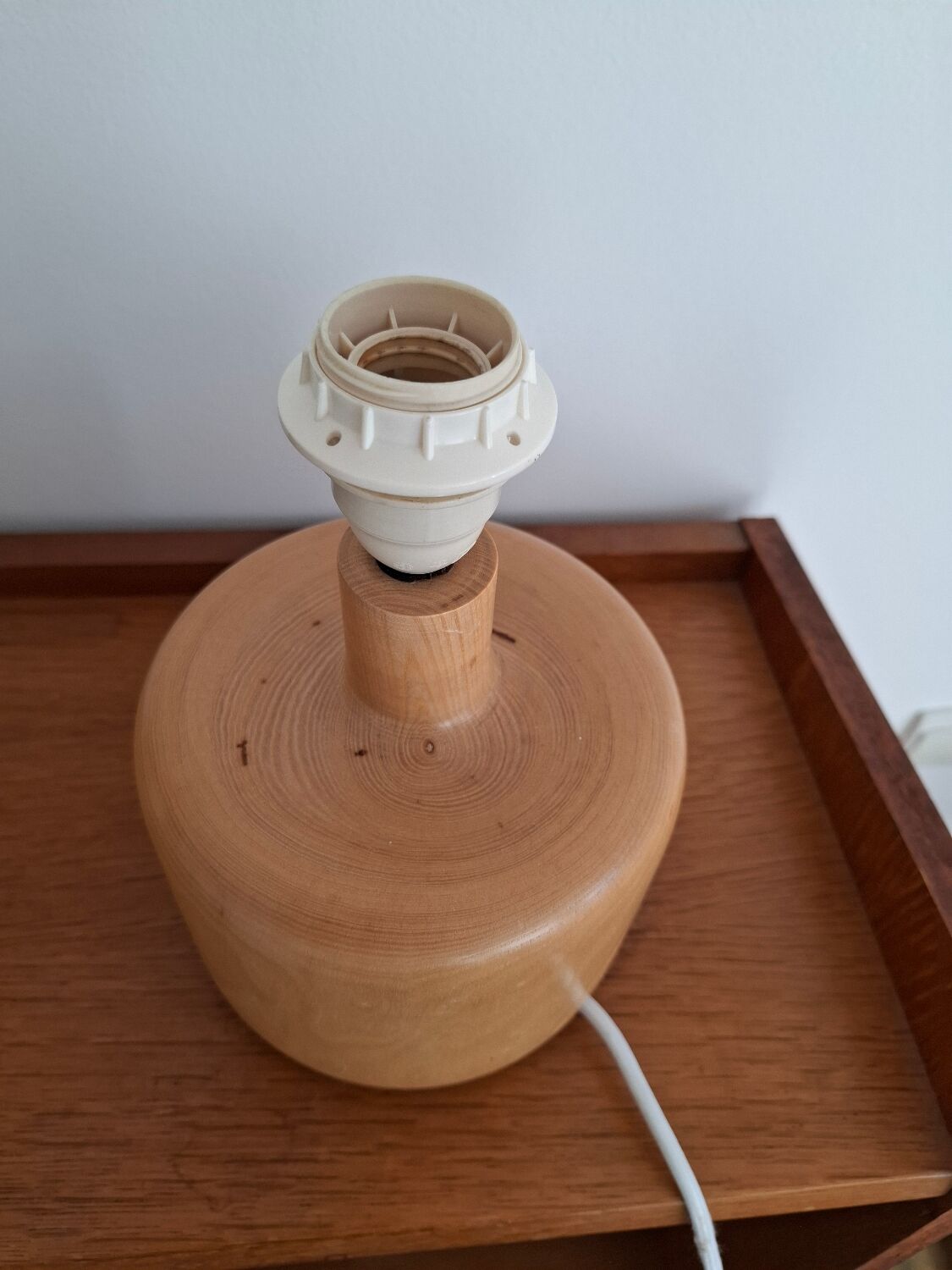 Lampe en bois tourné