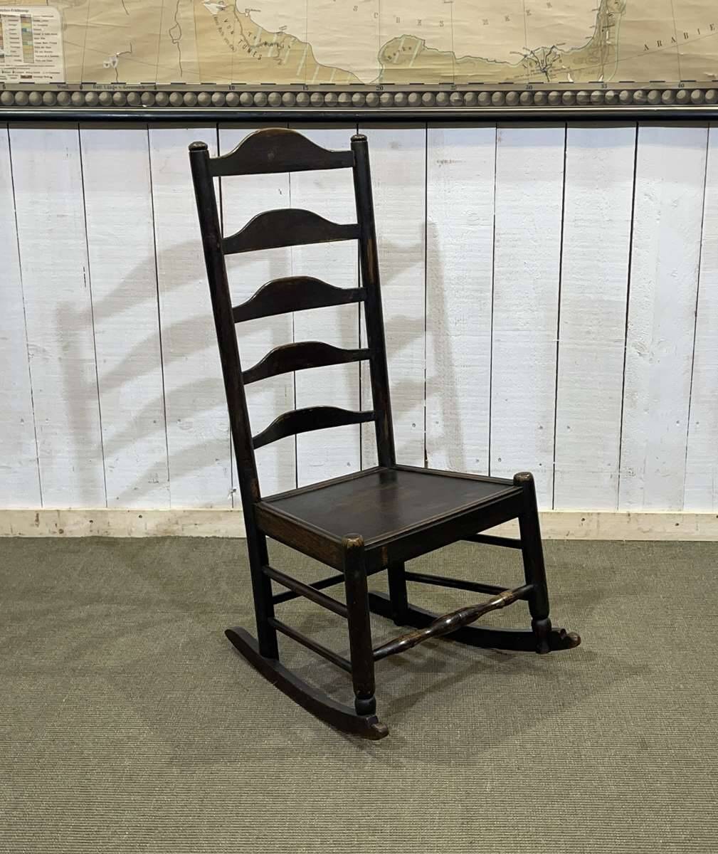 19th century English nurse's chair in oak and ash