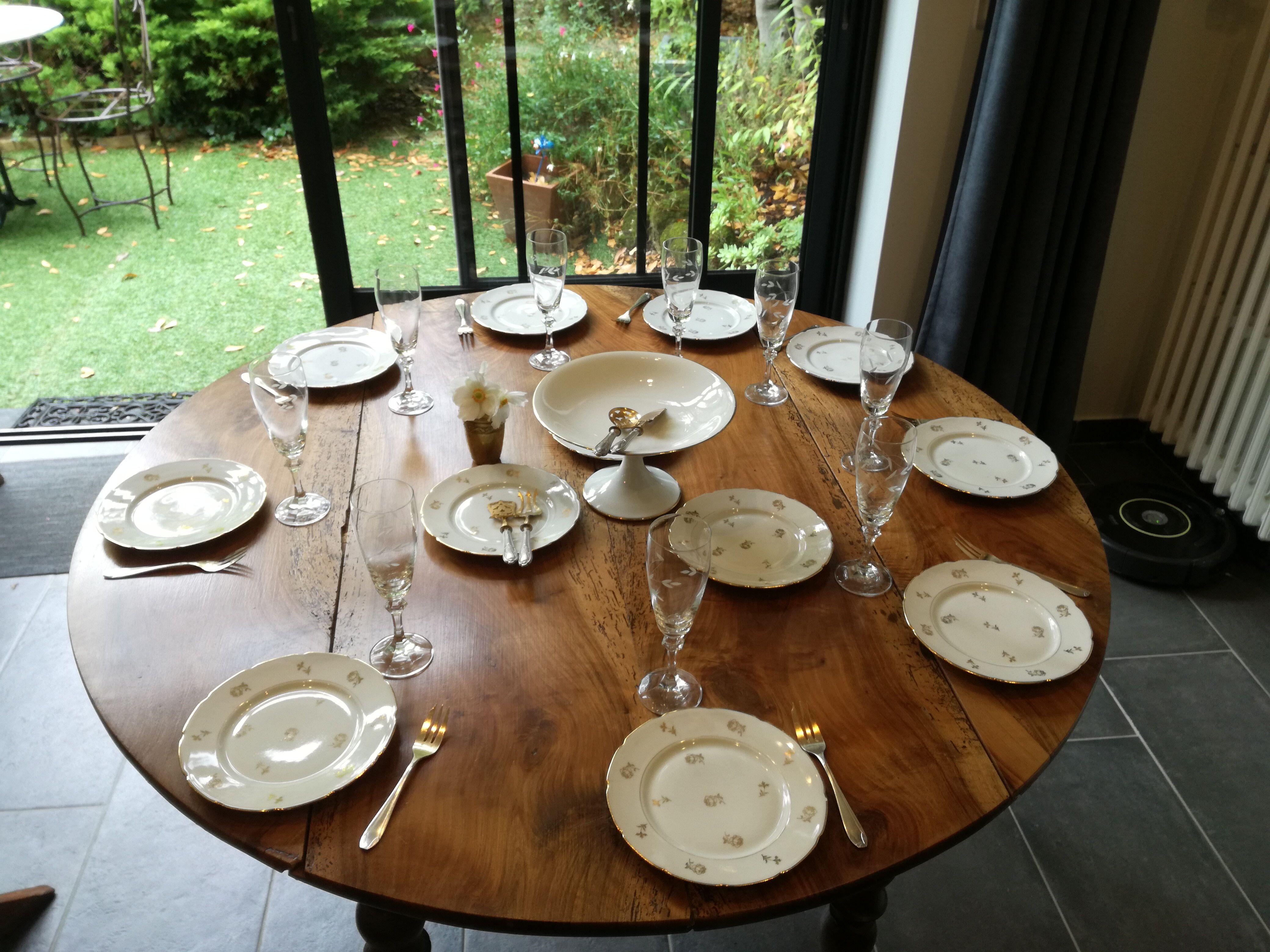 12 dessert plates in Limoges porcelain