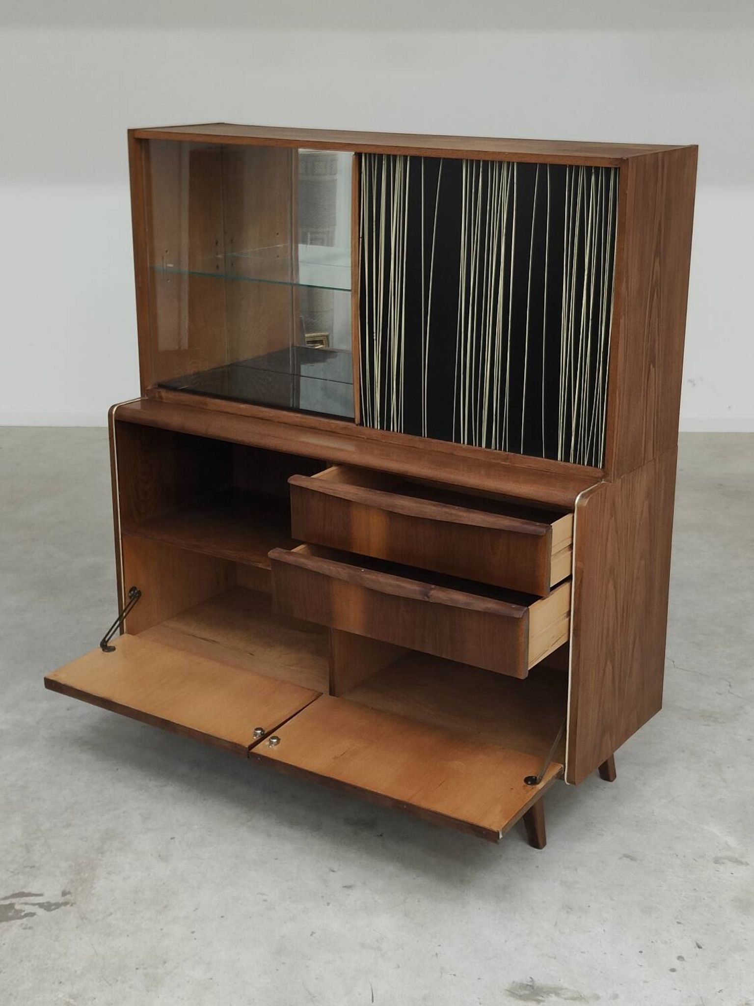 Buffet vaisselier U372/386 B.Landsman et H.Nepozitek pour Jitona 1960