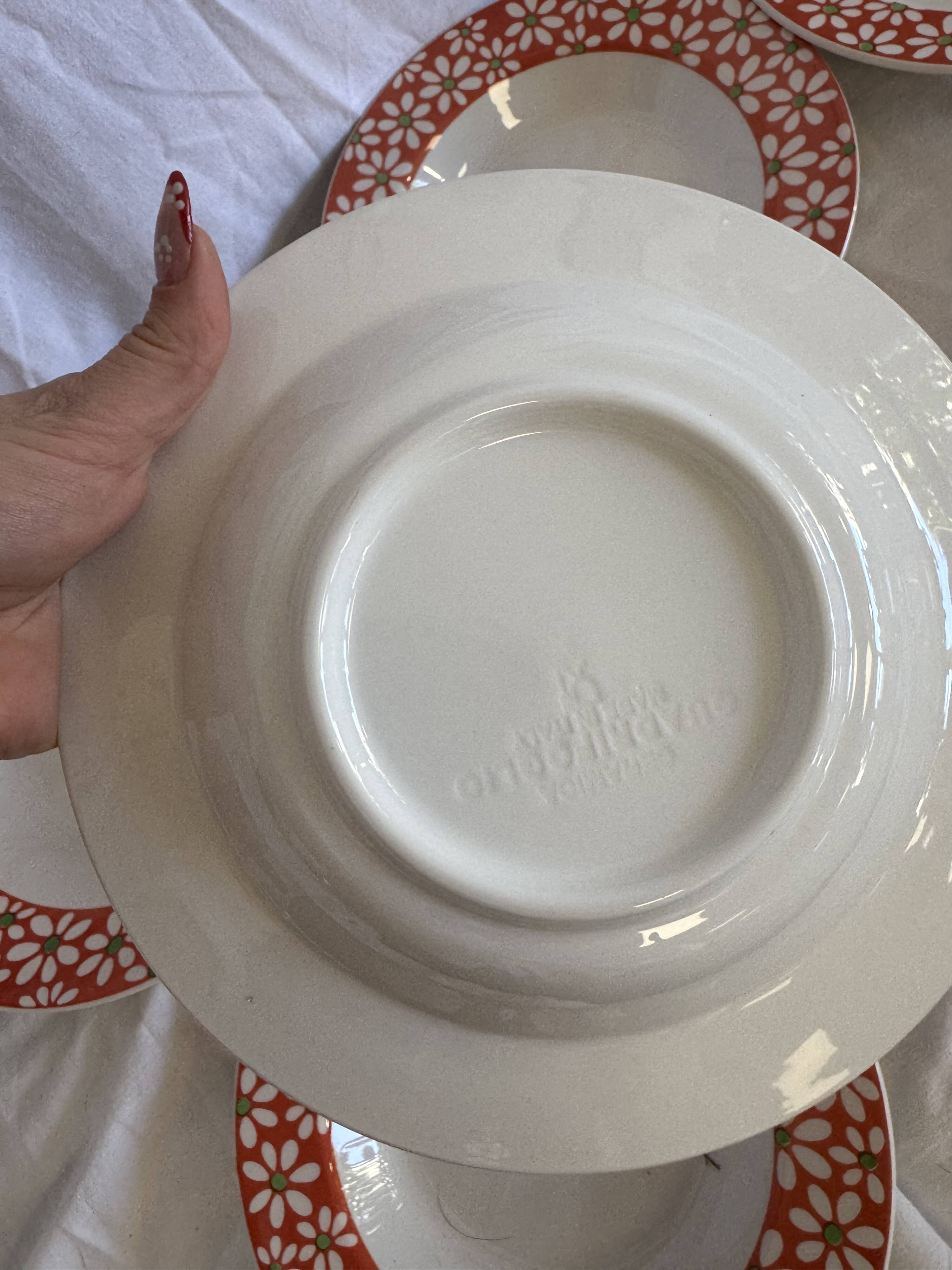 Deep plates and flower dish