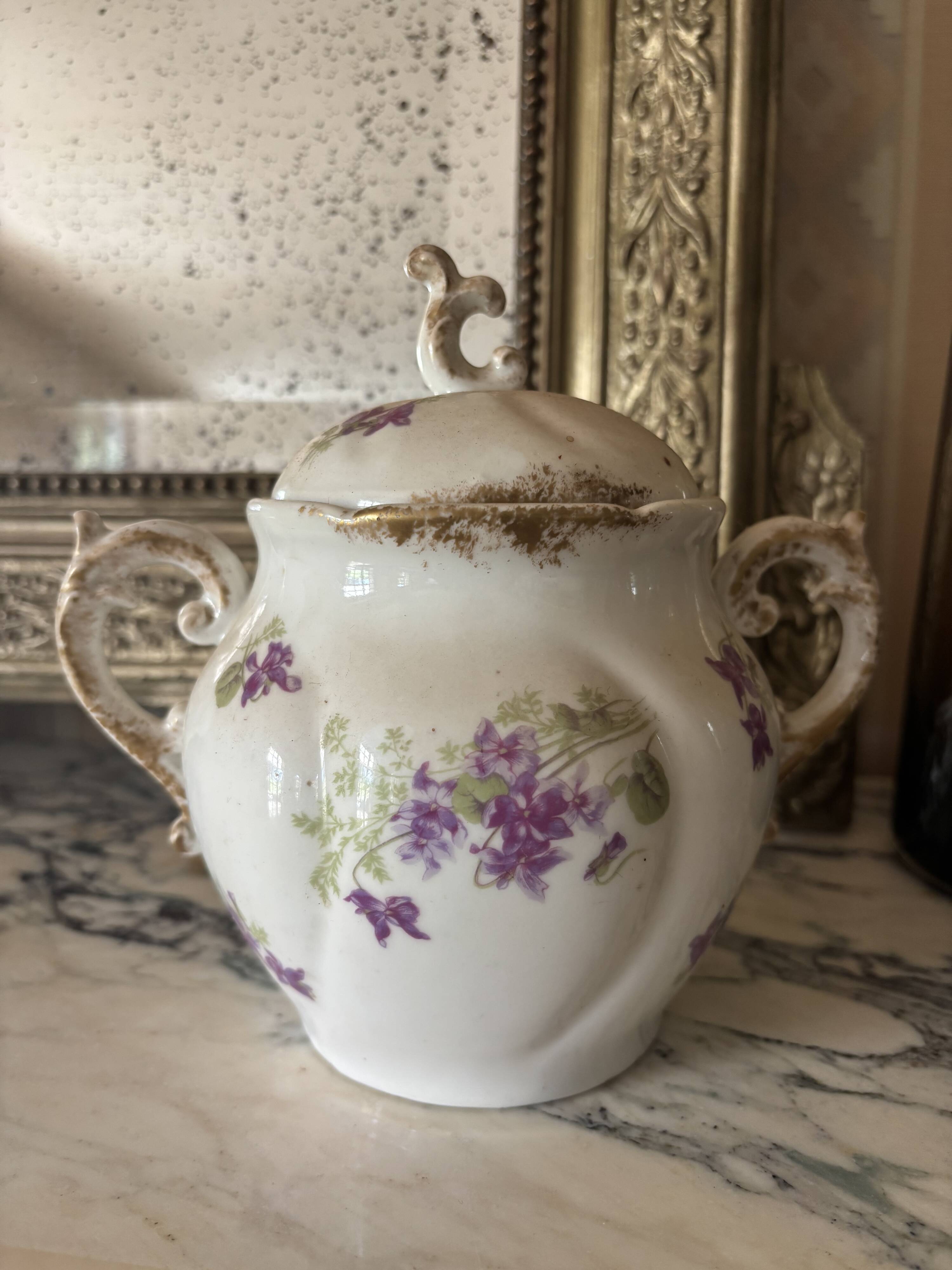 Sucrier en porcelaine