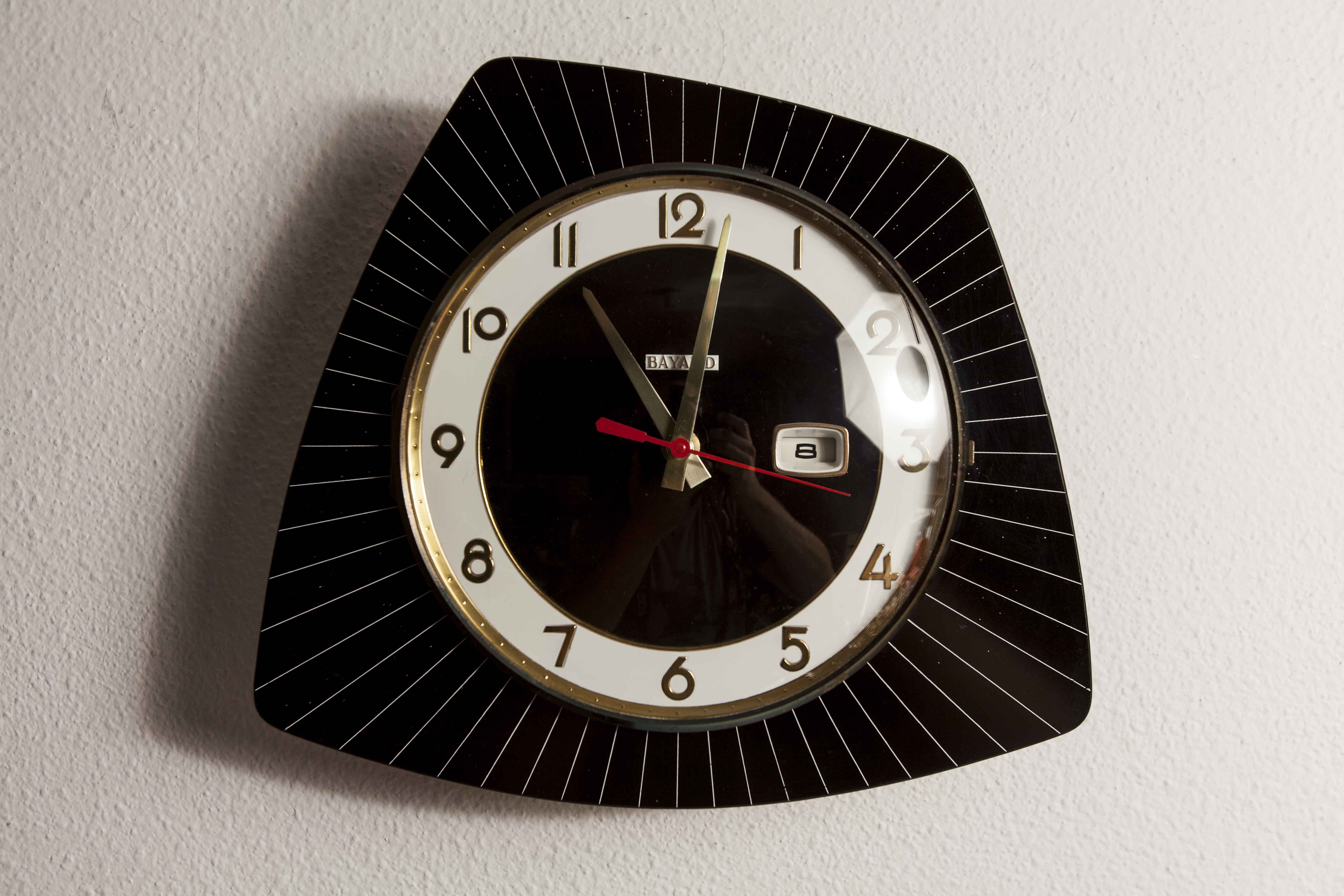 Asymmetrical wall clock 1960 Bayard formica