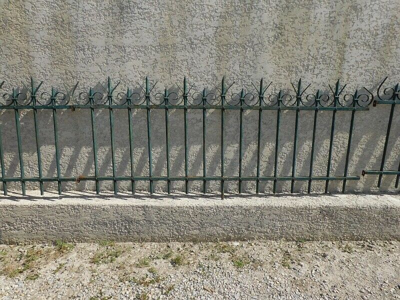 Set of 4 barriers old cloture iron grid