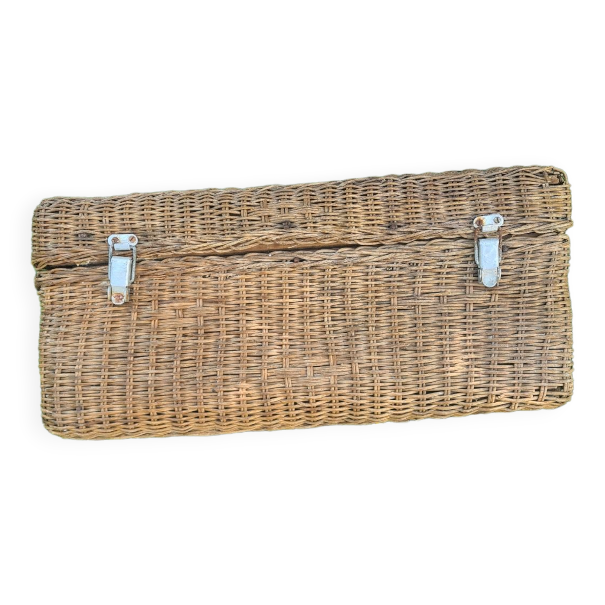 Old wicker trunk: Roch