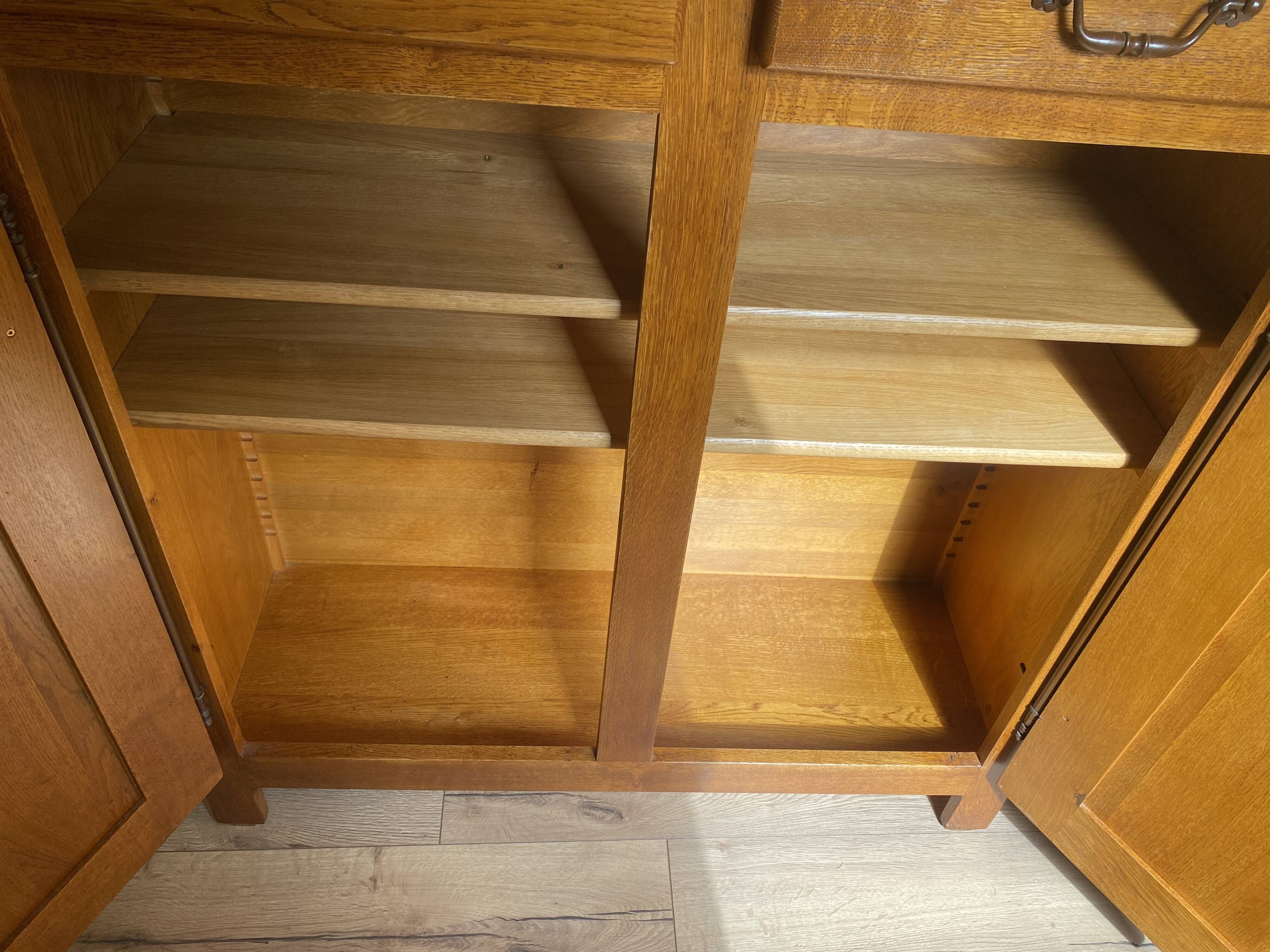 Buffet artisanal  en chêne massif , assemblage traditionnel