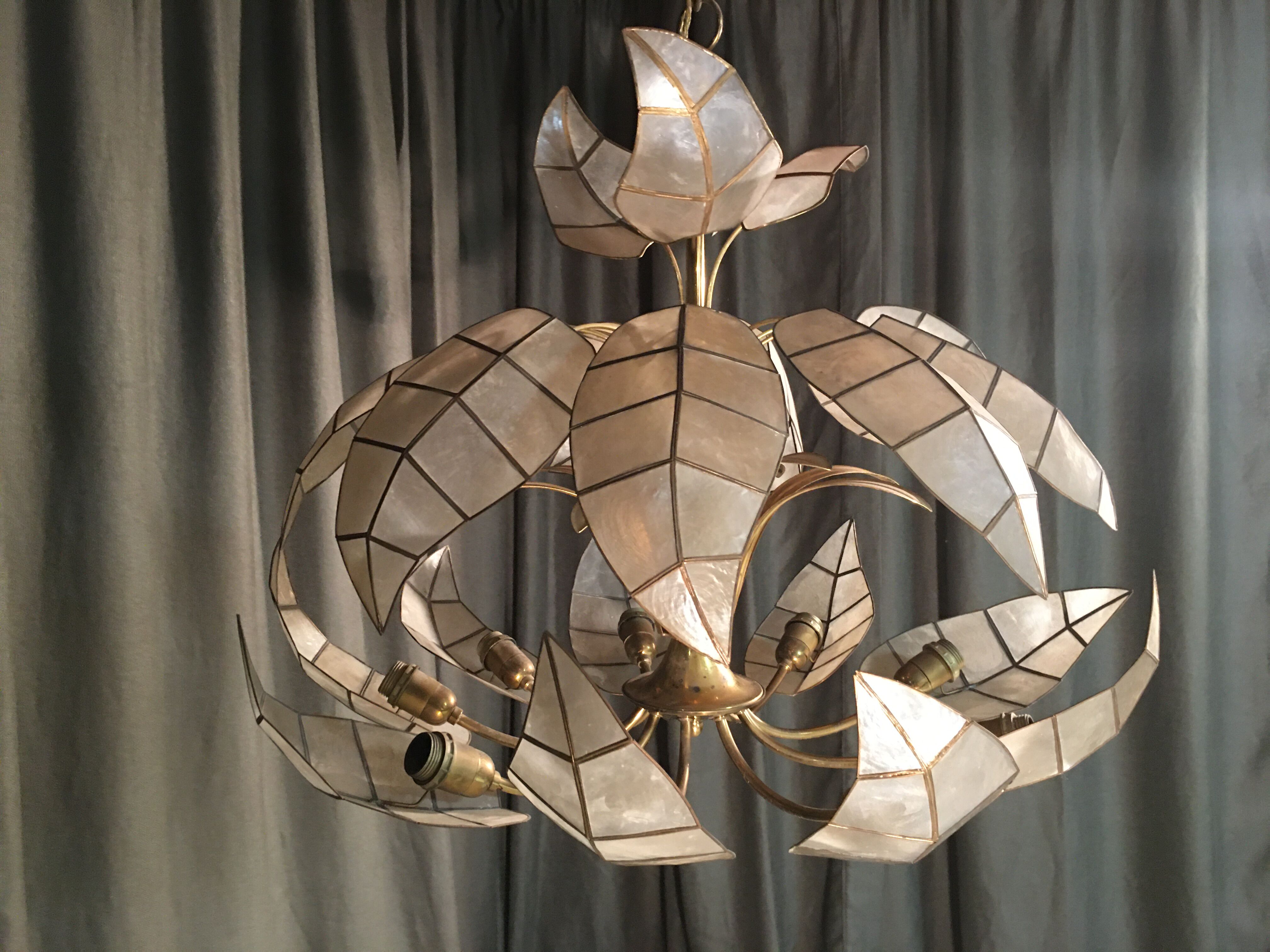 Mother-of-pearl light 1970