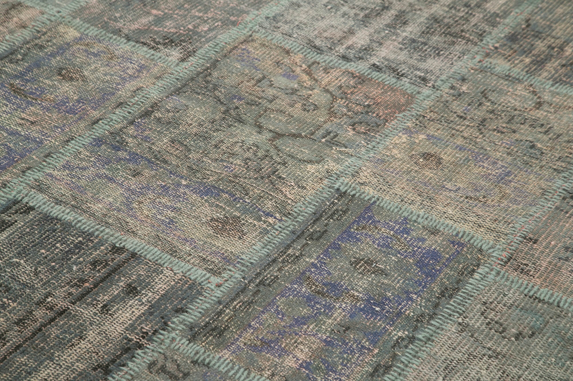 Handmade oriental contemporary 206 cm x 303 cm grey patchwork carpet