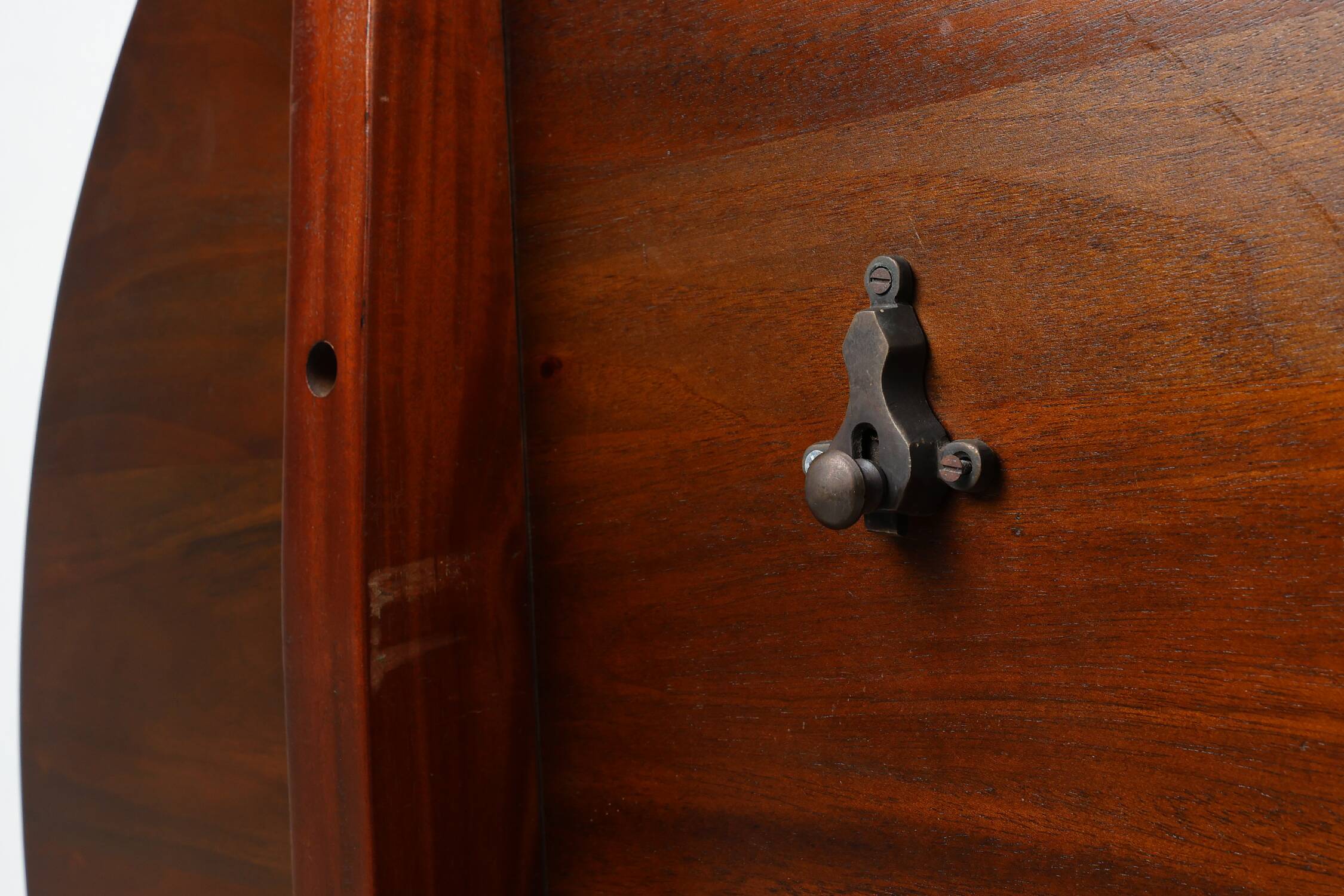 20th Century English round tilt top table in cherry wood, UK