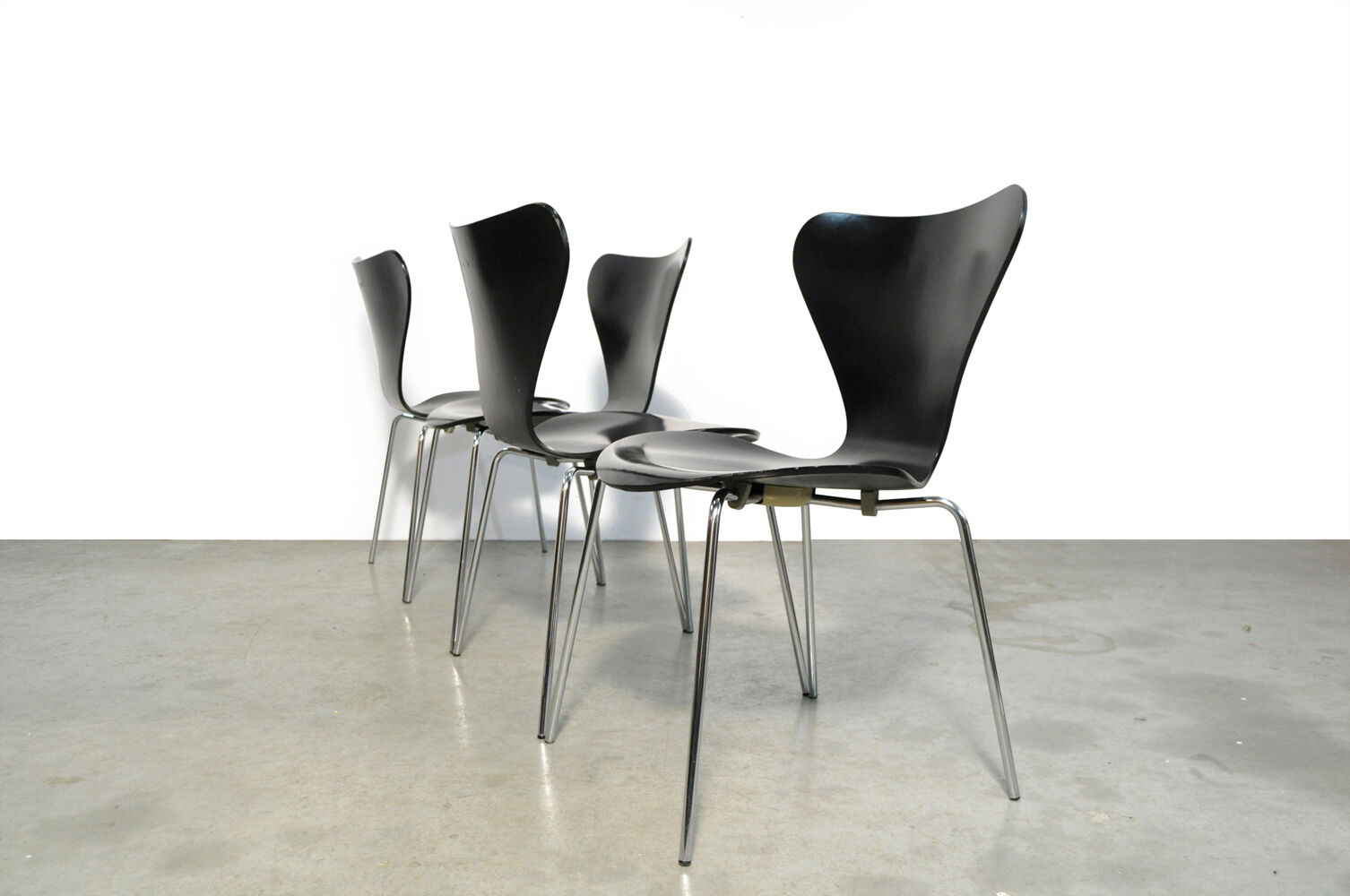 Set of 4 butterfly chairs 3107 by Arne Jacobsen for Fritz Hansen, 1976 Denmark