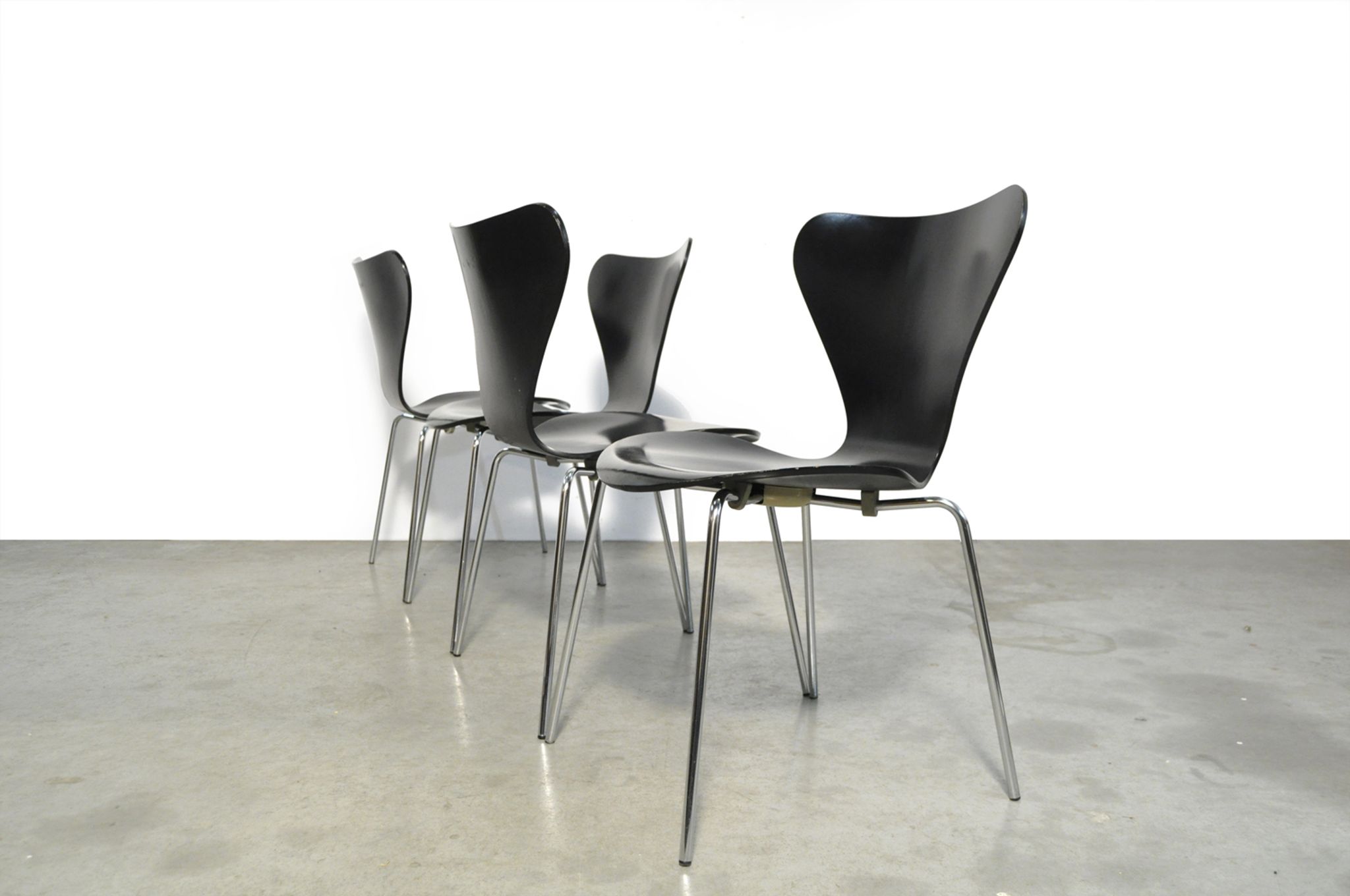 Set of 4 butterfly chairs 3107 by Arne Jacobsen for Fritz Hansen, 1976 Denmark