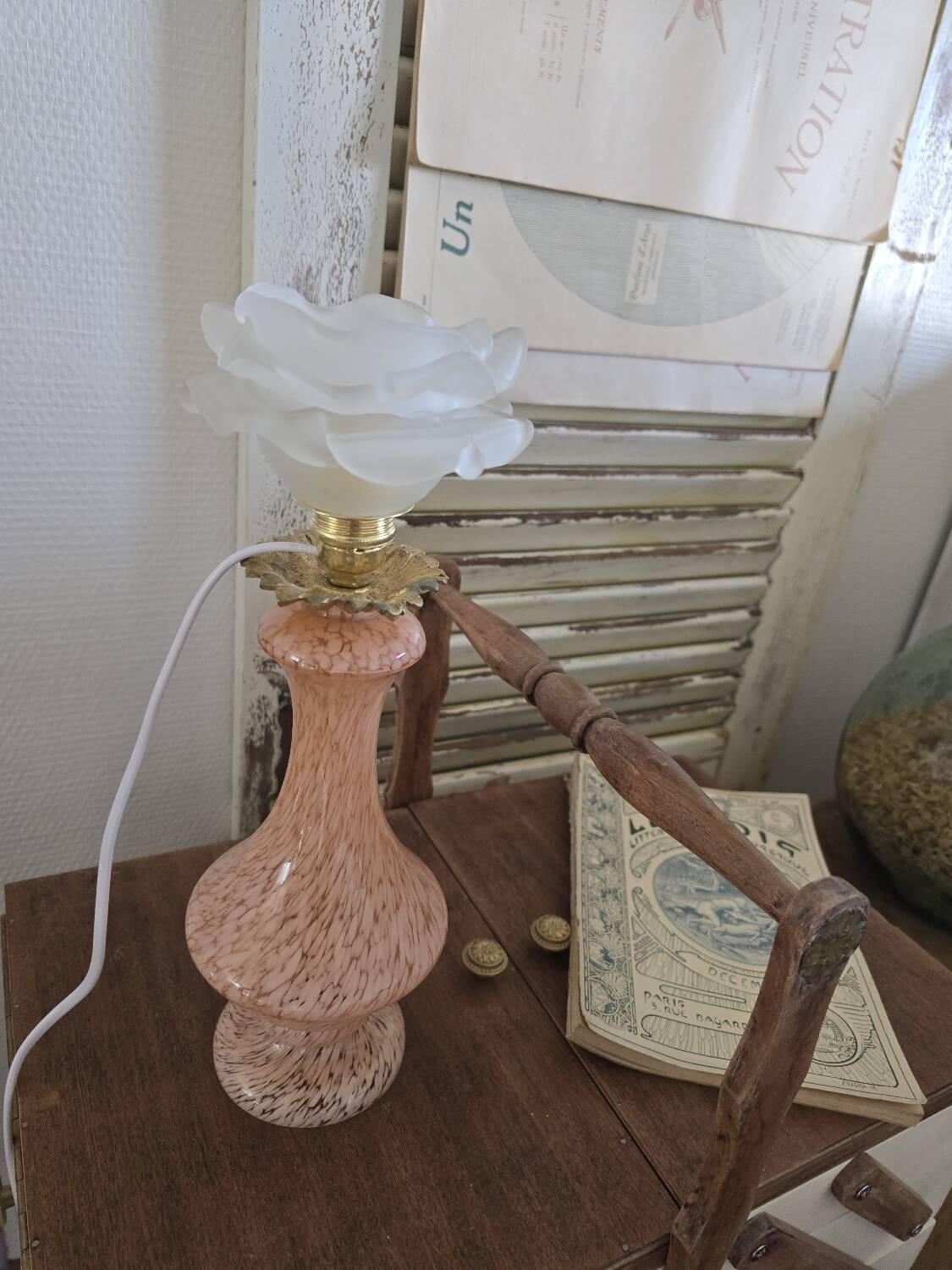 Clichy glass table lamp with pâte de verre rose.