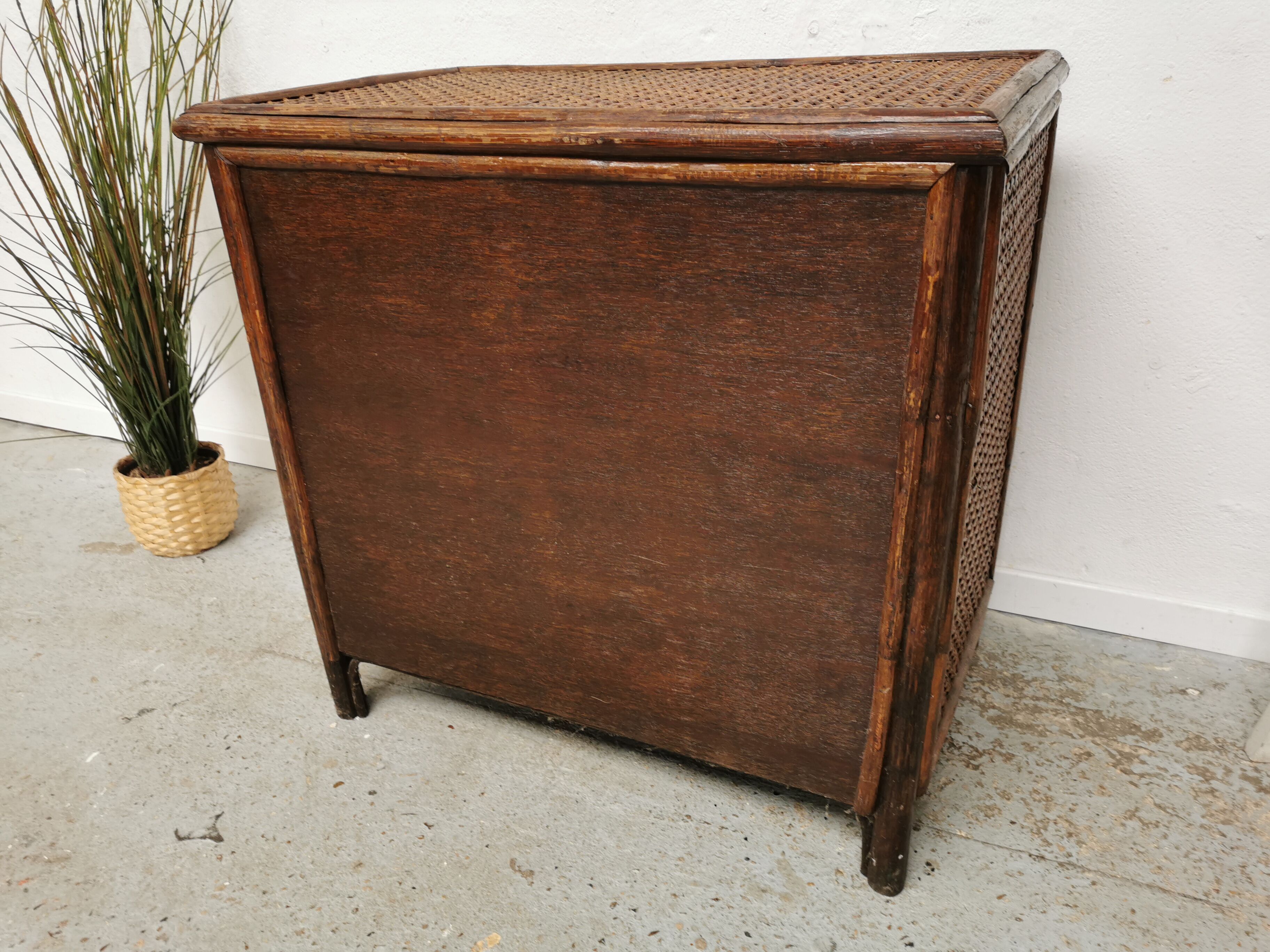 Commode vintage en rotin et cannage
