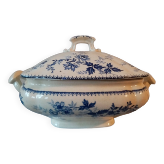 Rare legumier en faience a decor floral bfk boch freres keramik