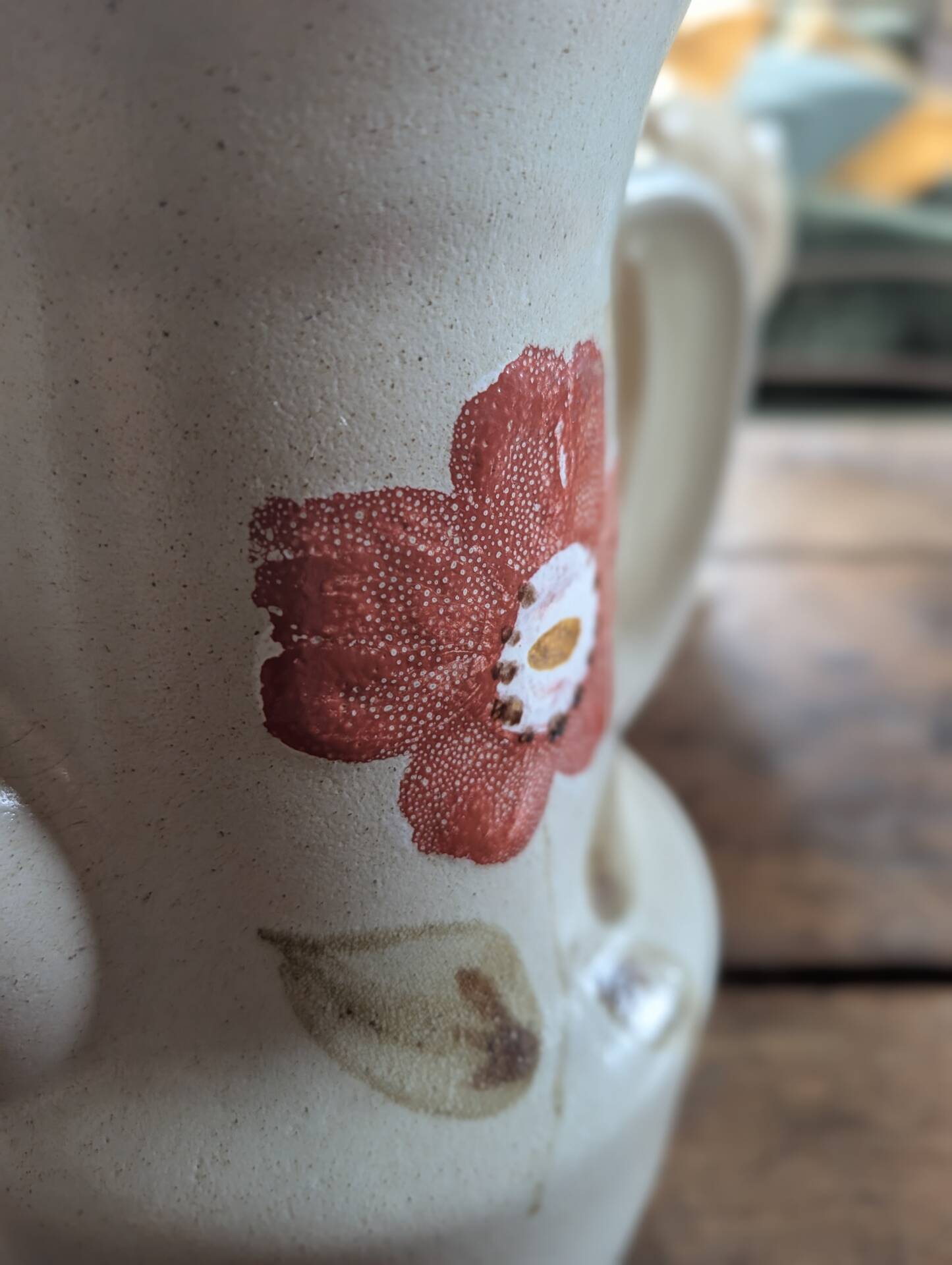 Saint-Amand Camélia coffee pot, 1970s – hand-painted