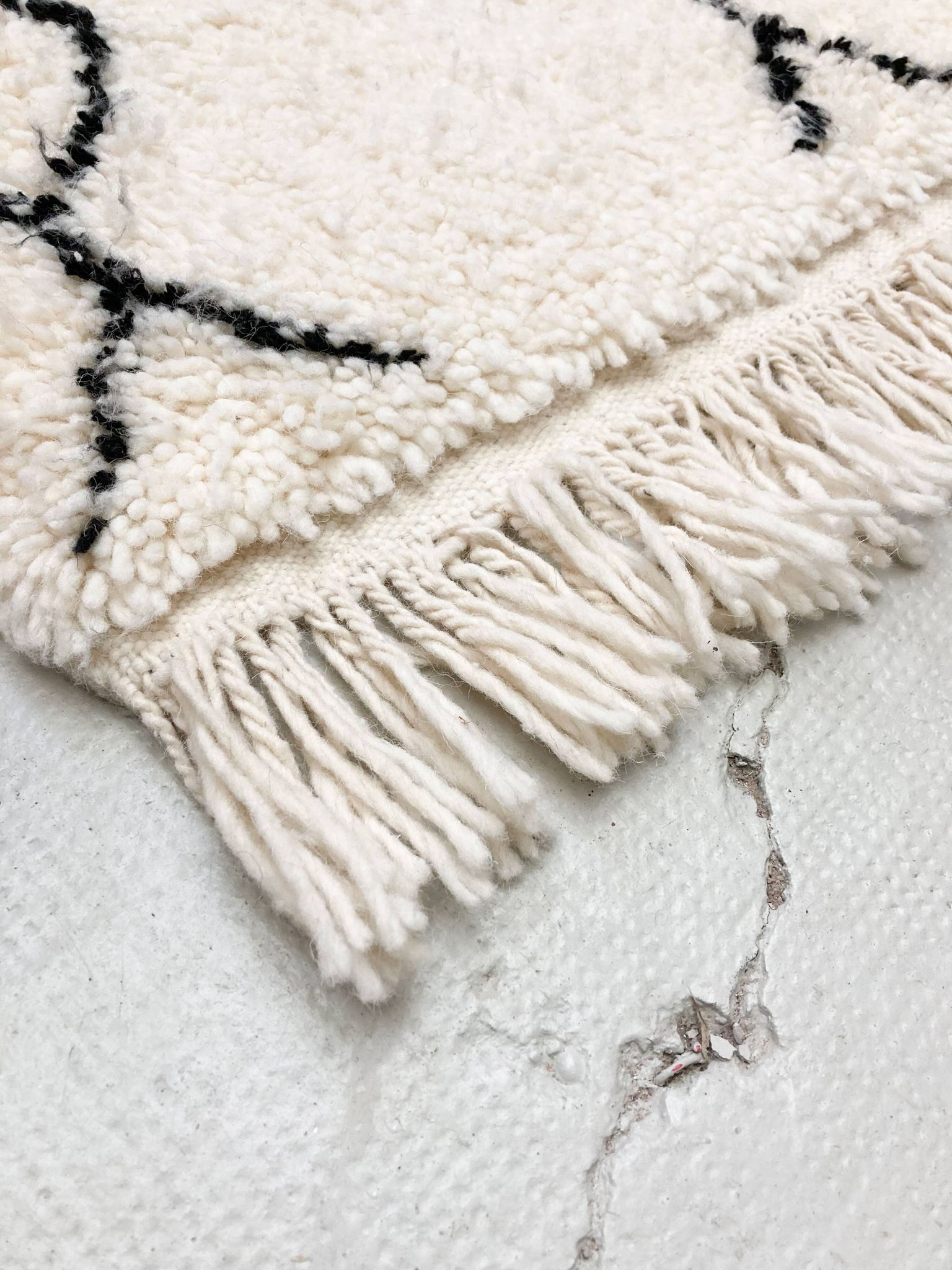 Tapis berbère marocain Beni Ouarain à motifs noirs 2,60x1,60m