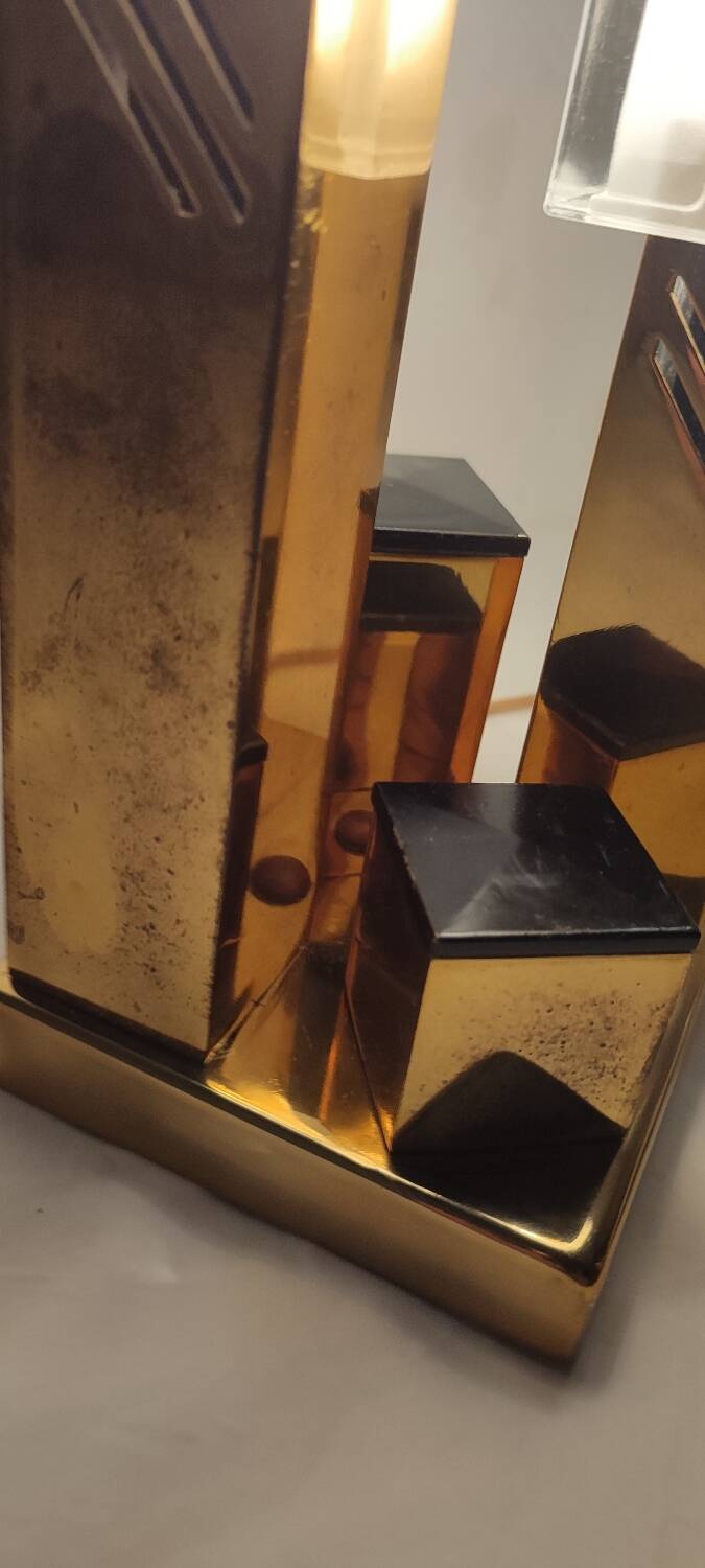 Lámpara de mesa de metal. Italia,1970s.