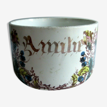 Grande tasse à chocolat de saint amand, amitie en doré entre un décor de roses