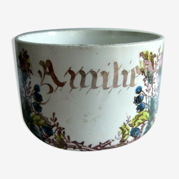 Large chocolate cup of Saint Amand, AMITIE in gold between a décor of roses