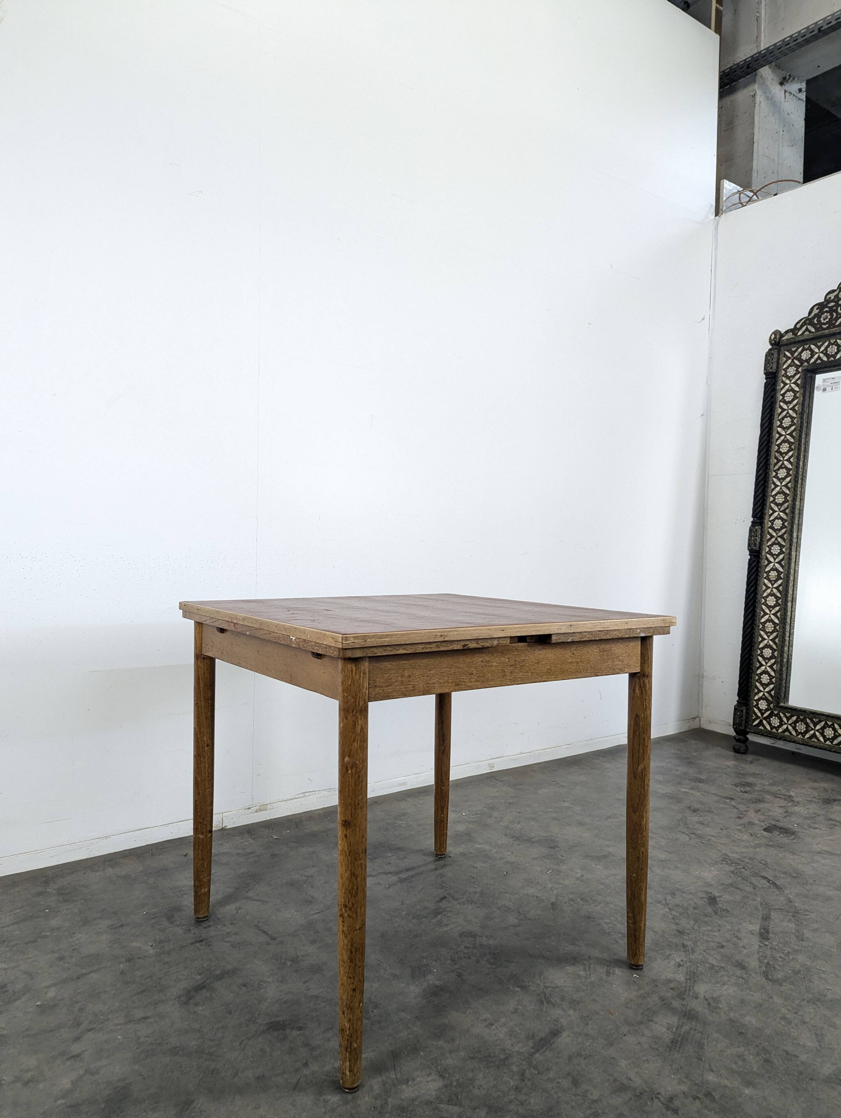 Table à jeu années 60 style scandinave