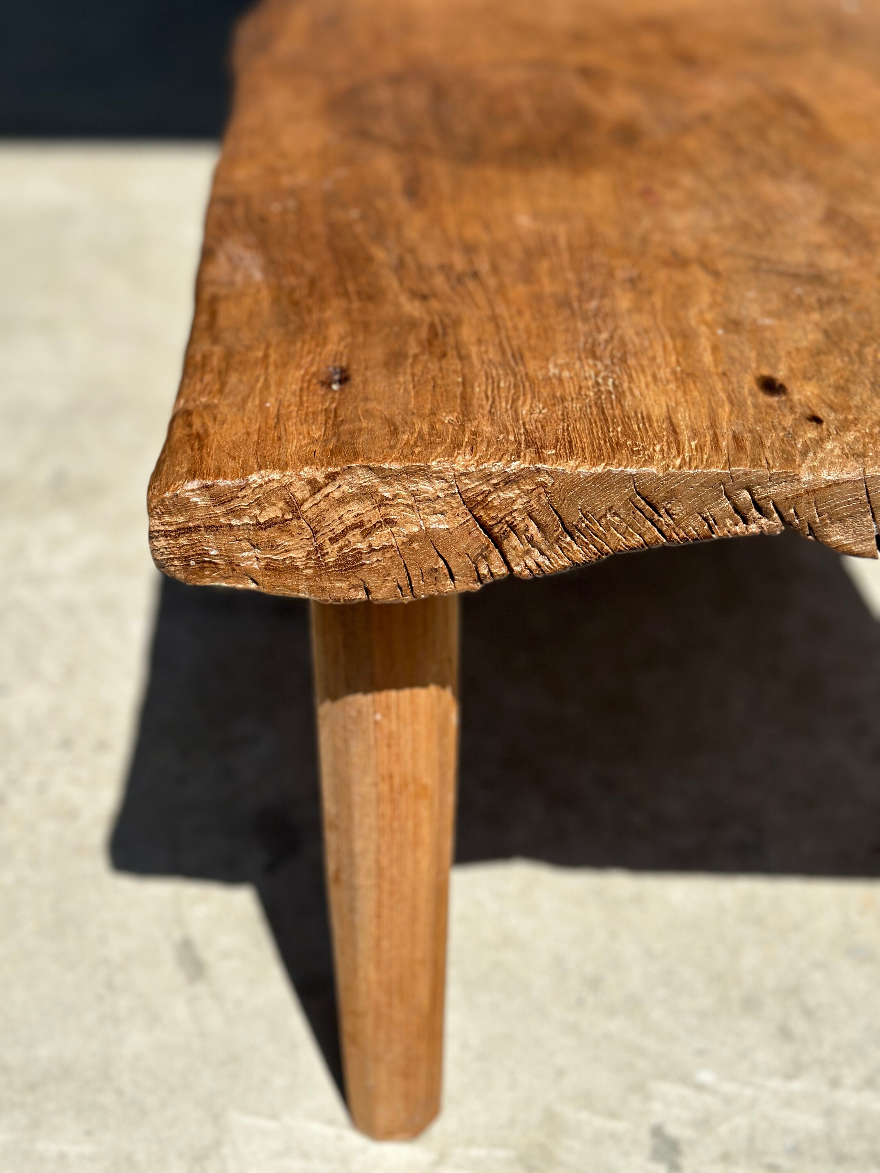 Coffee table in blond teak quadripod