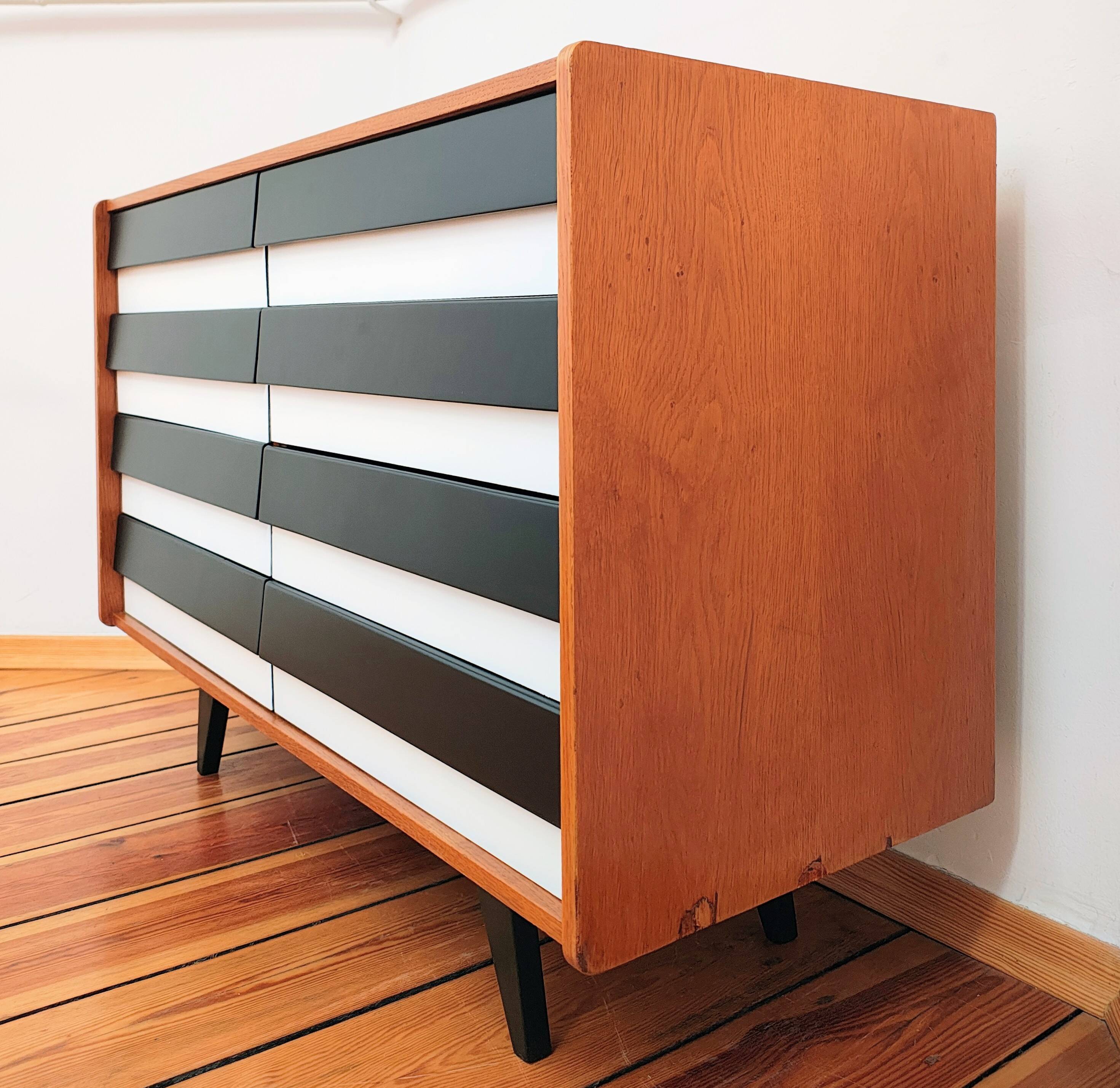 Commode tchécoslovaque par Jiří Jiroutek pour Cesky Nabytek, années 1960.